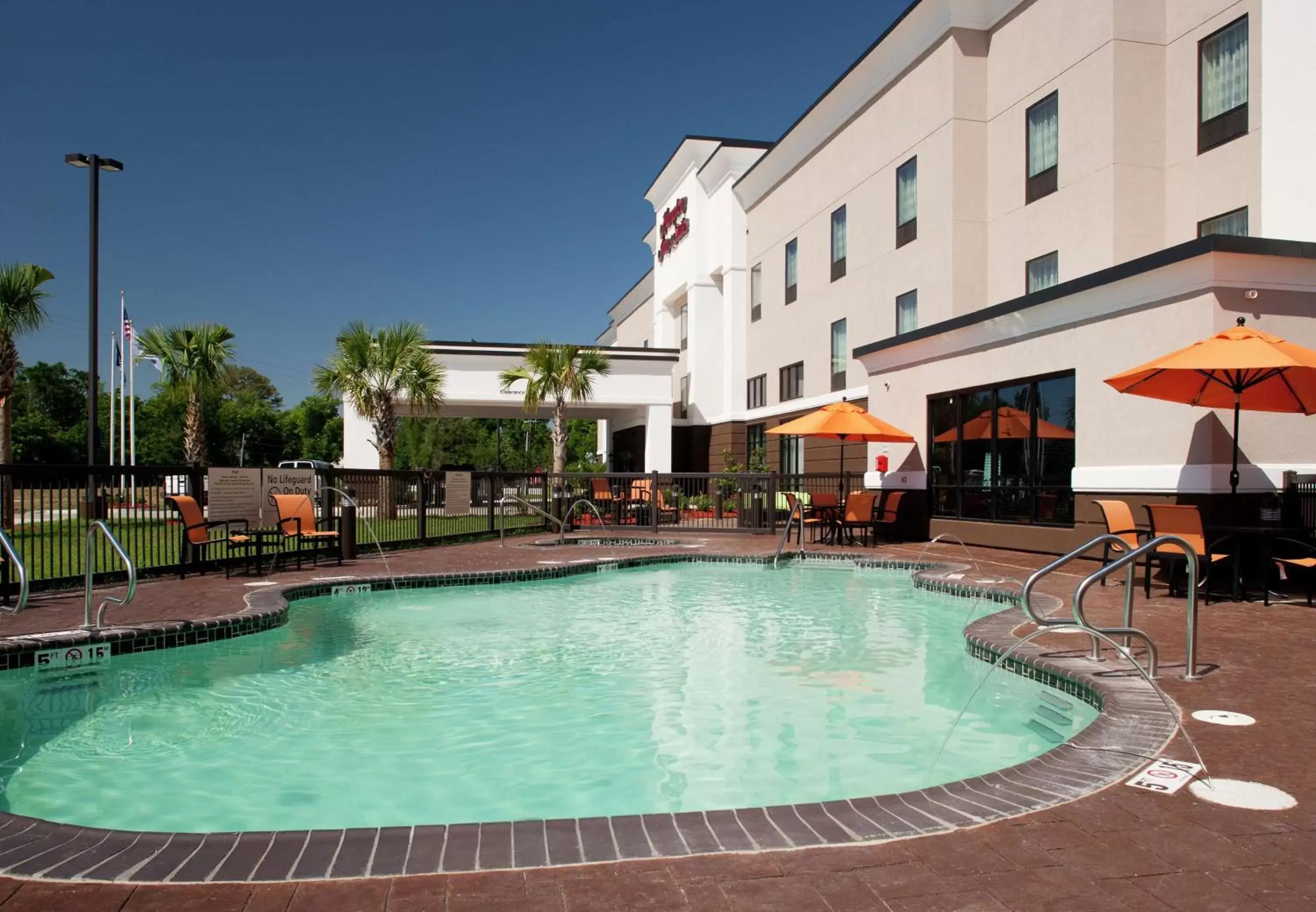 Property building, Swimming Pool in Hampton Inn and Suites Marksville