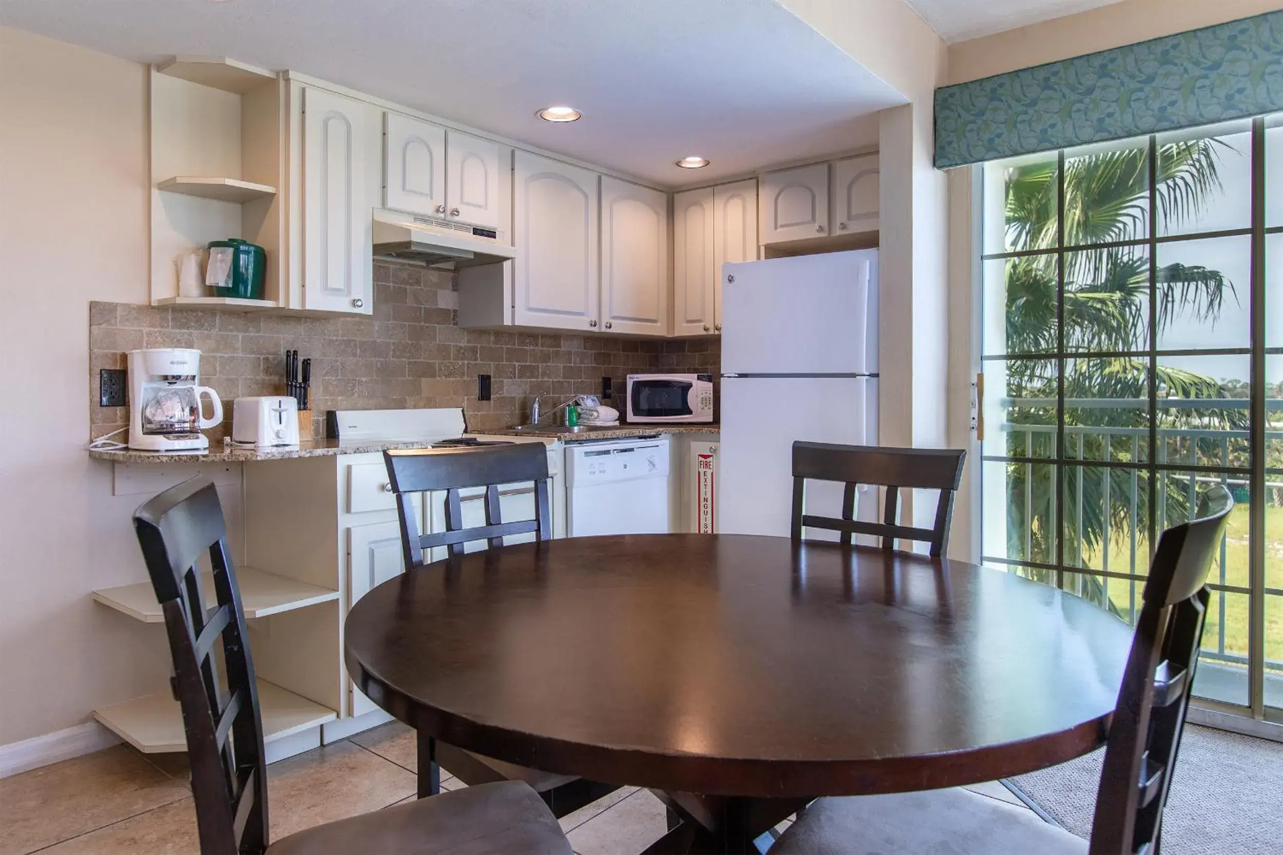 Kitchen or kitchenette, Kitchen/Kitchenette in Sea Shells Beach Club