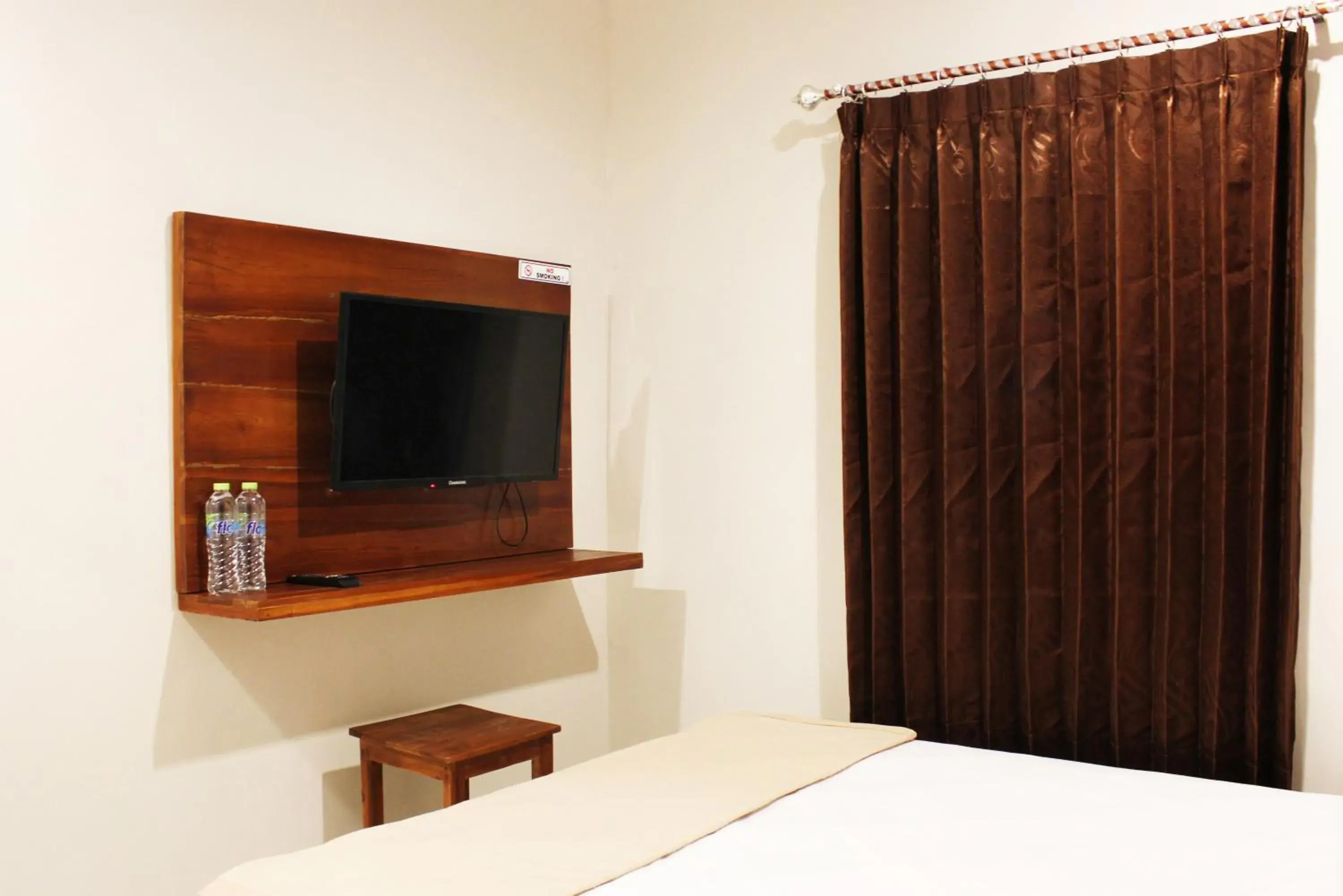 Bedroom, TV/Entertainment Center in House of Dharmawan