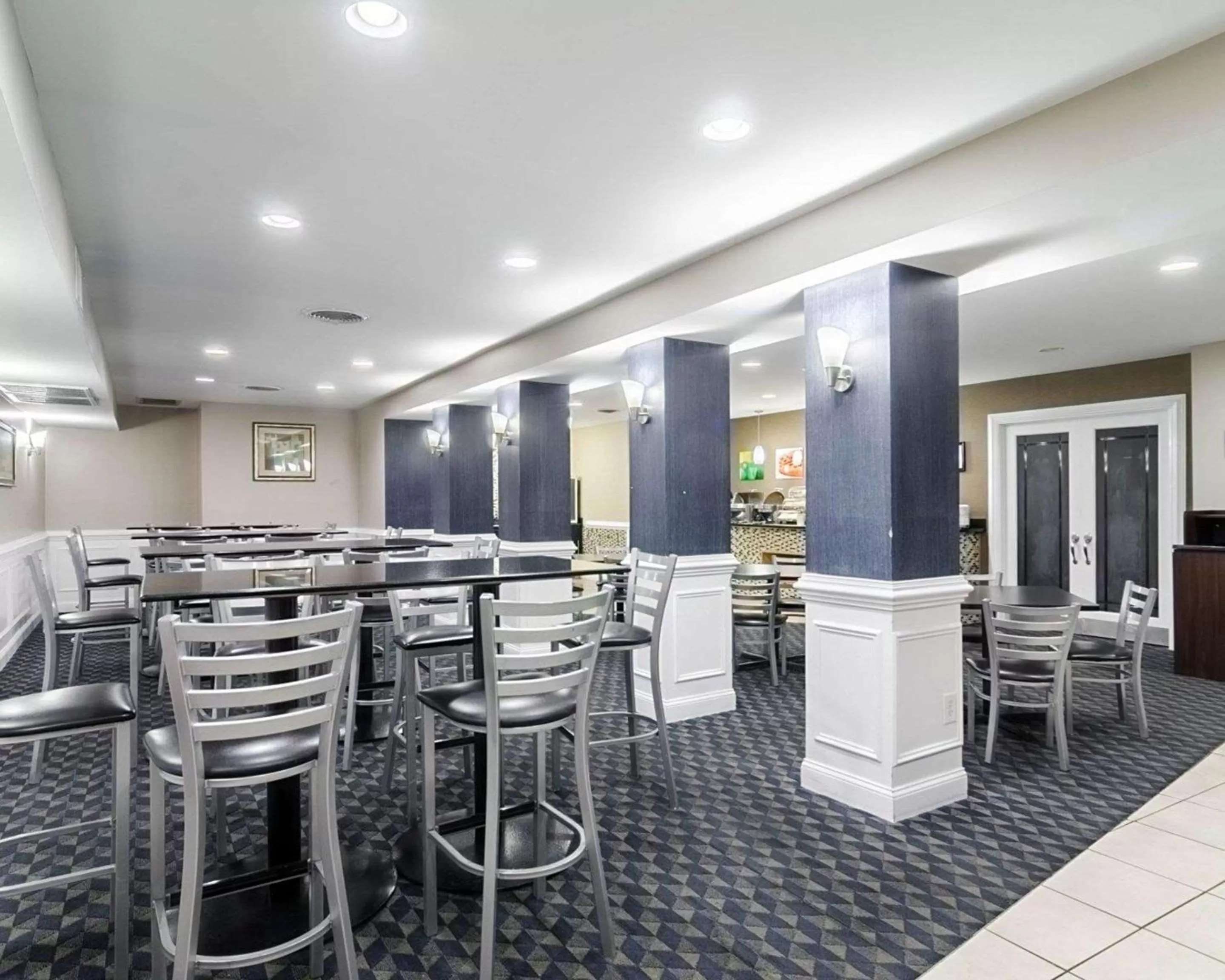 Restaurant/places to eat in Rodeway Inn & Suites Williamsburg Central