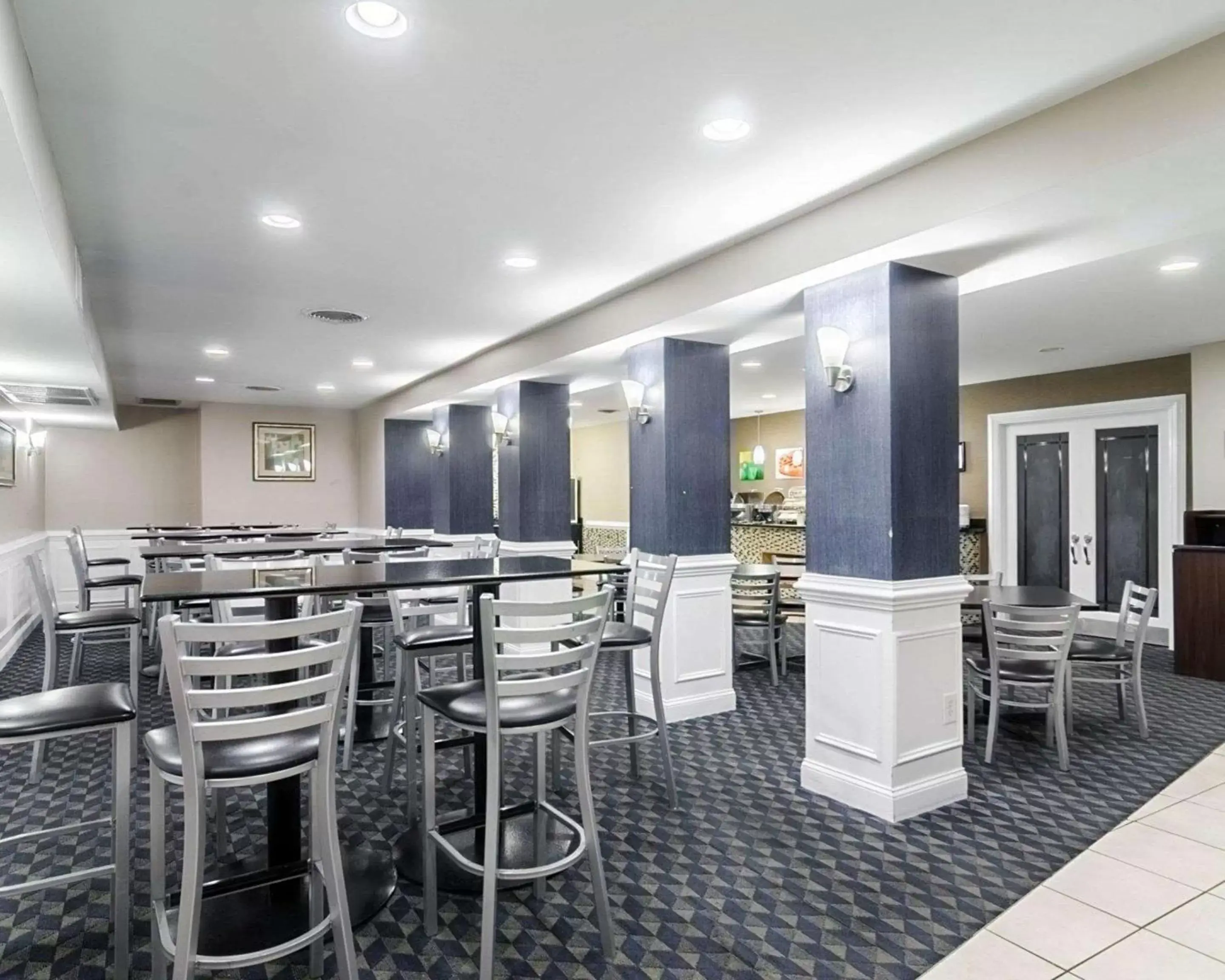 Restaurant/Places to Eat in Rodeway Inn & Suites Williamsburg Central