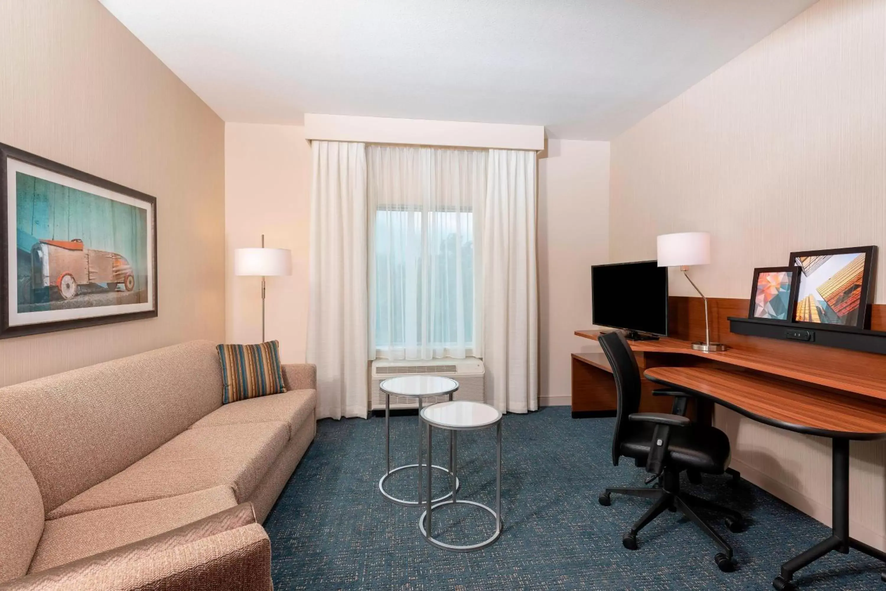 Living room, Seating Area in Fairfield Inn & Suites by Marriott Indianapolis Carmel