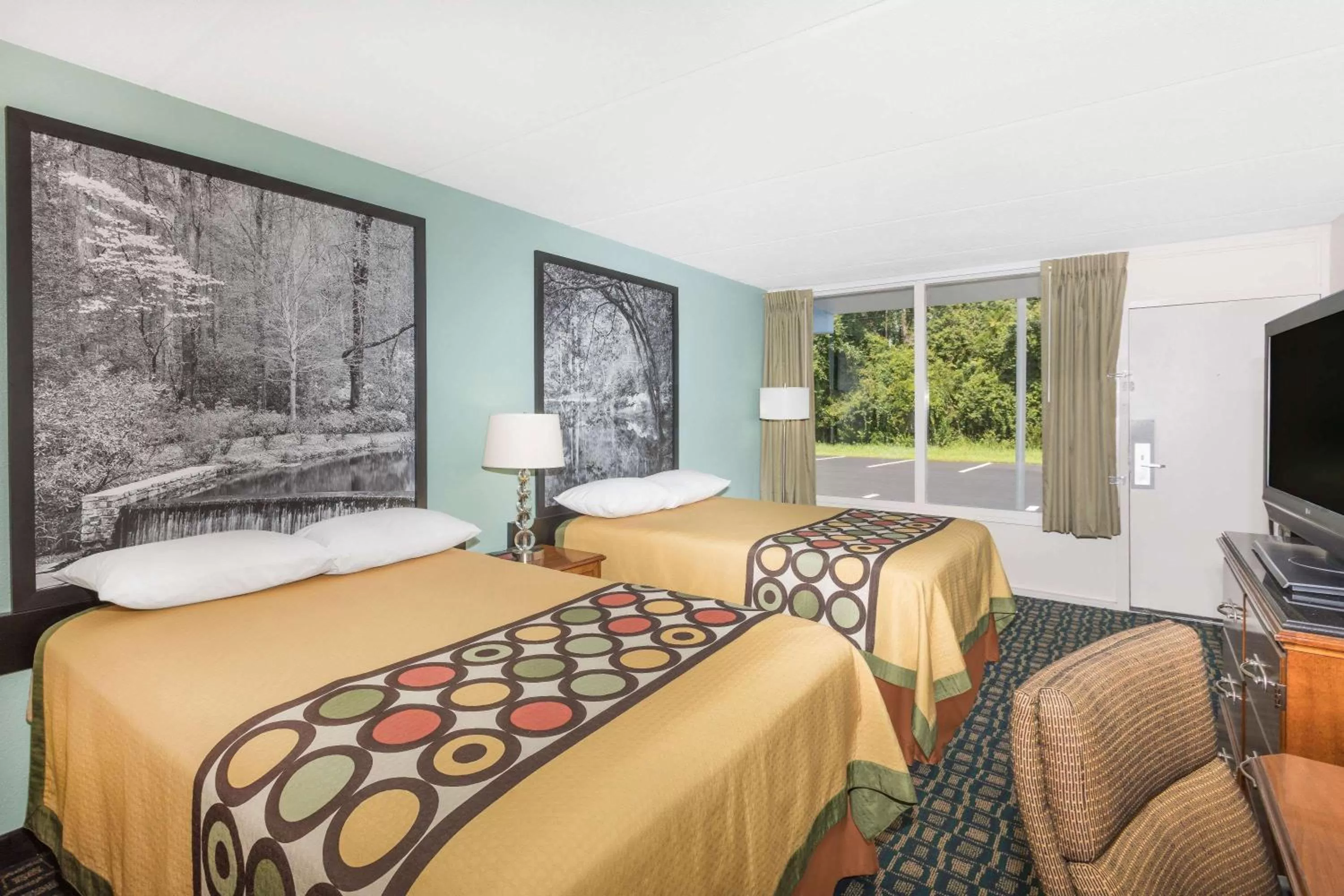 Photo of the whole room, Bed in Super 8 By Wyndham Kingsland I-95 Naval Base Area