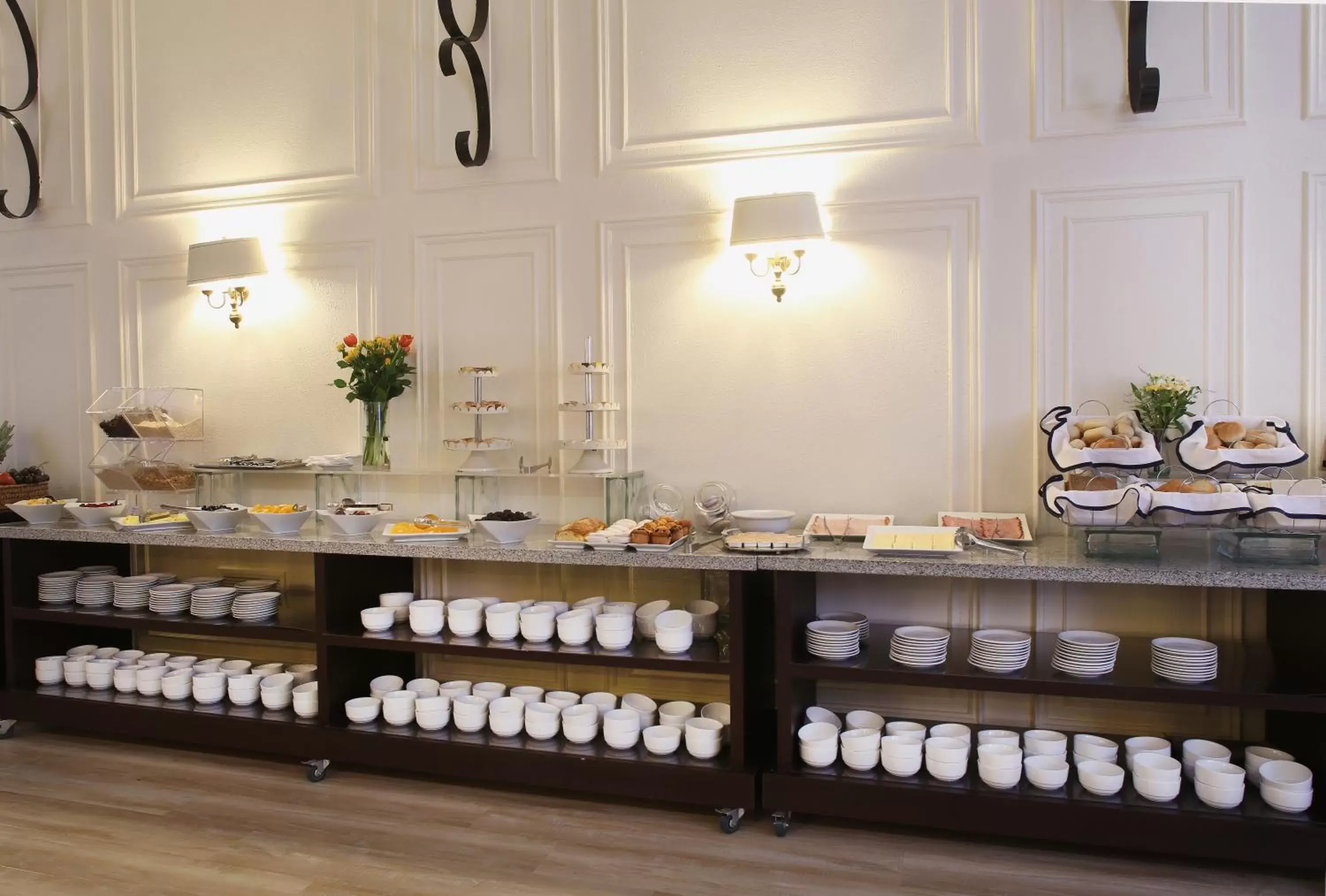 Breakfast in MR Express (ex Hotel Neruda Express) Breakfast in MR Express (ex Hotel Neruda Express)