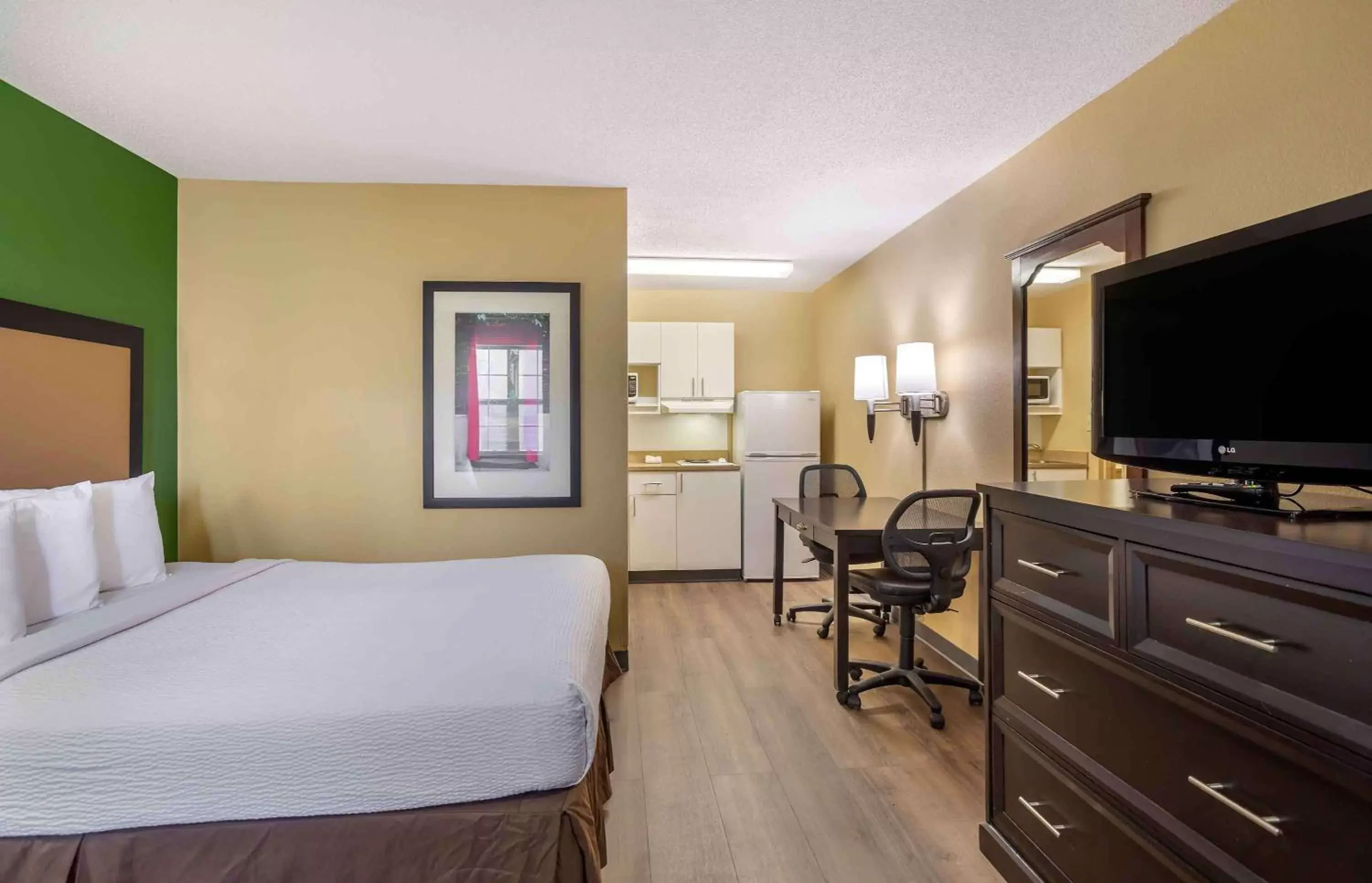 Bedroom, TV/Entertainment Center in Extended Stay America Suites - Nashville - Brentwood - South