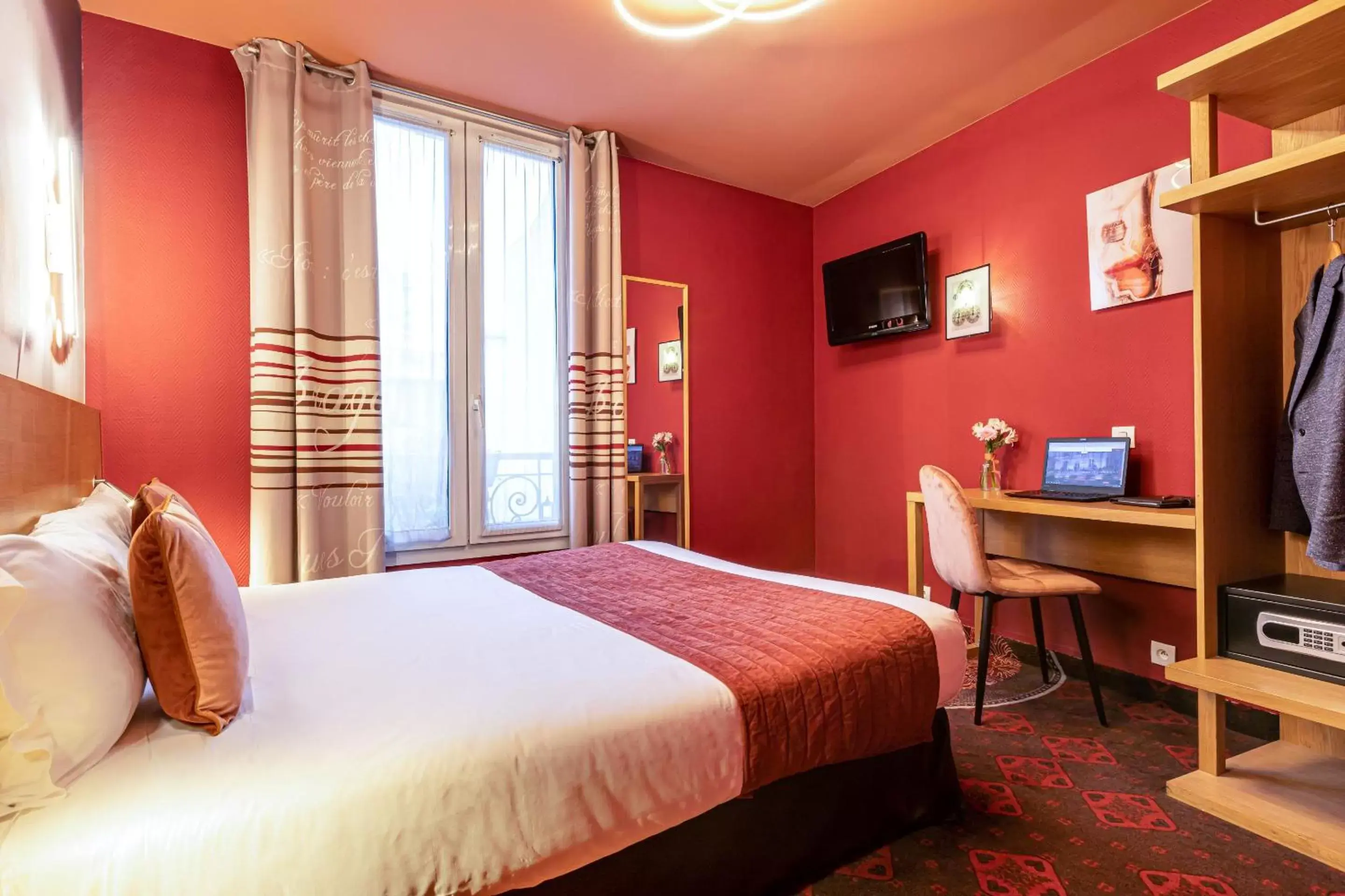 Bed in Hotel Ariane Montparnasse by Patrick Hayat