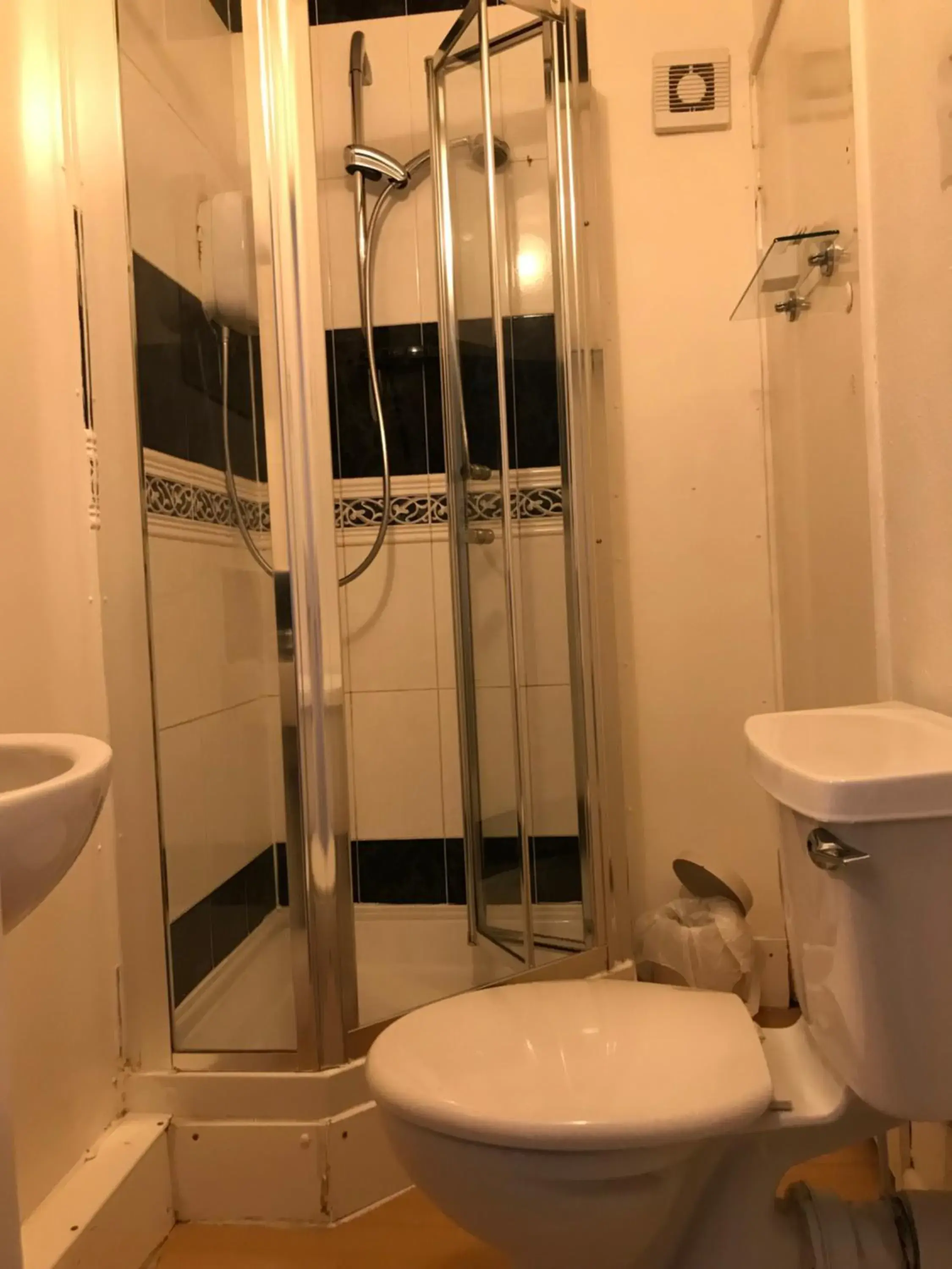 Shower, Bathroom in North Parade Seafront Accommodation