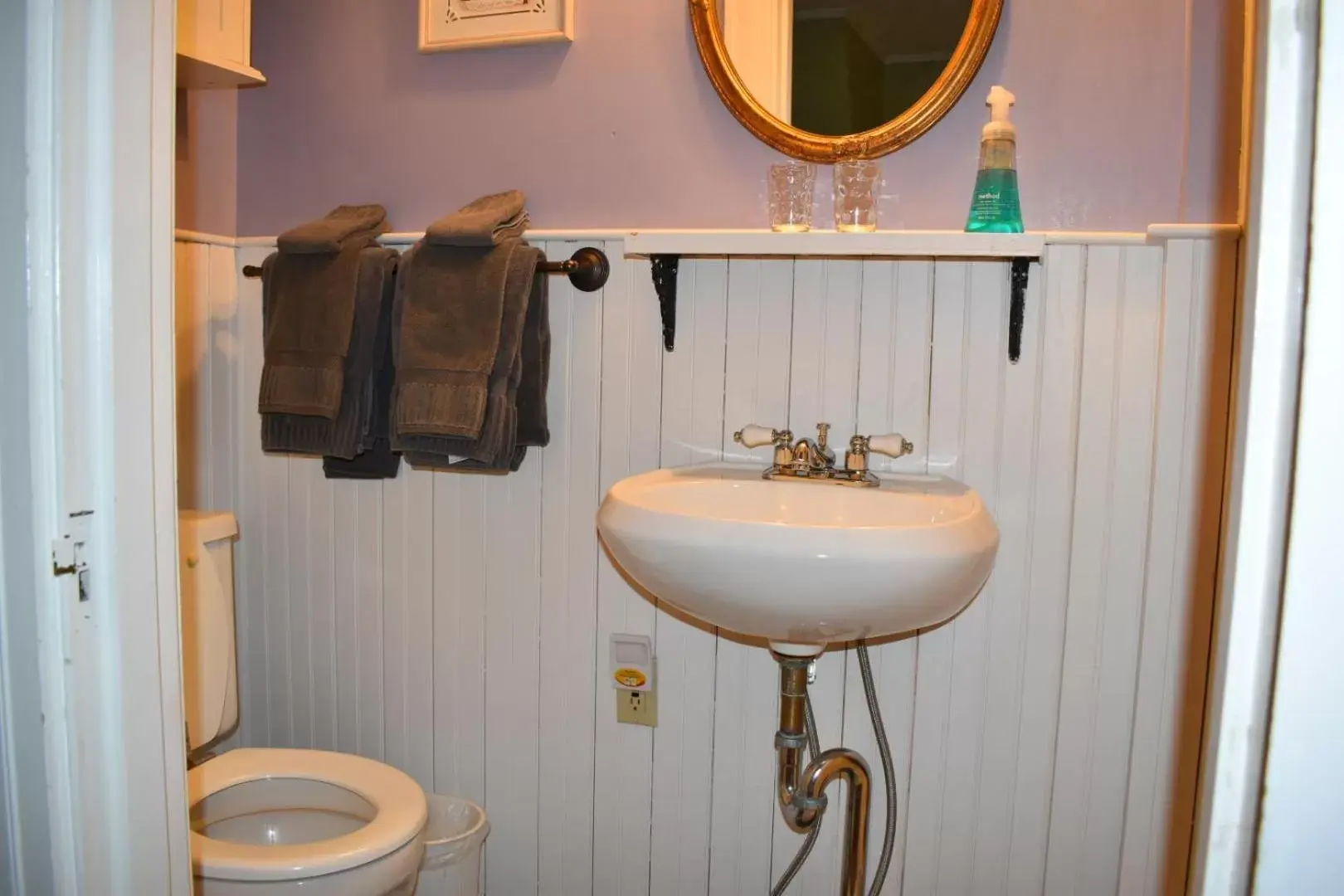 Bathroom in Canterbury Cottage Bed & Breakfast