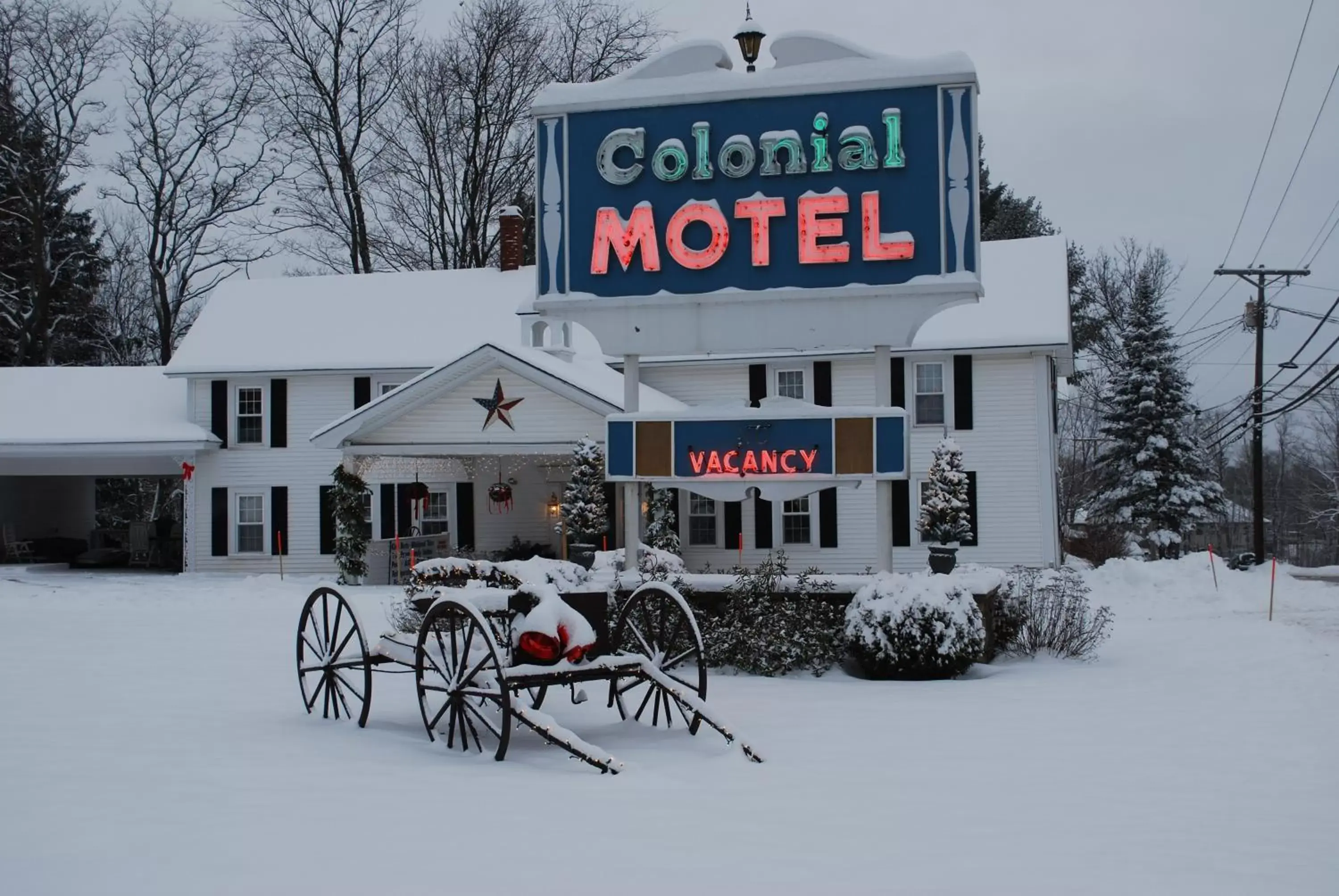 Winter, Property Building in Colonial Motel