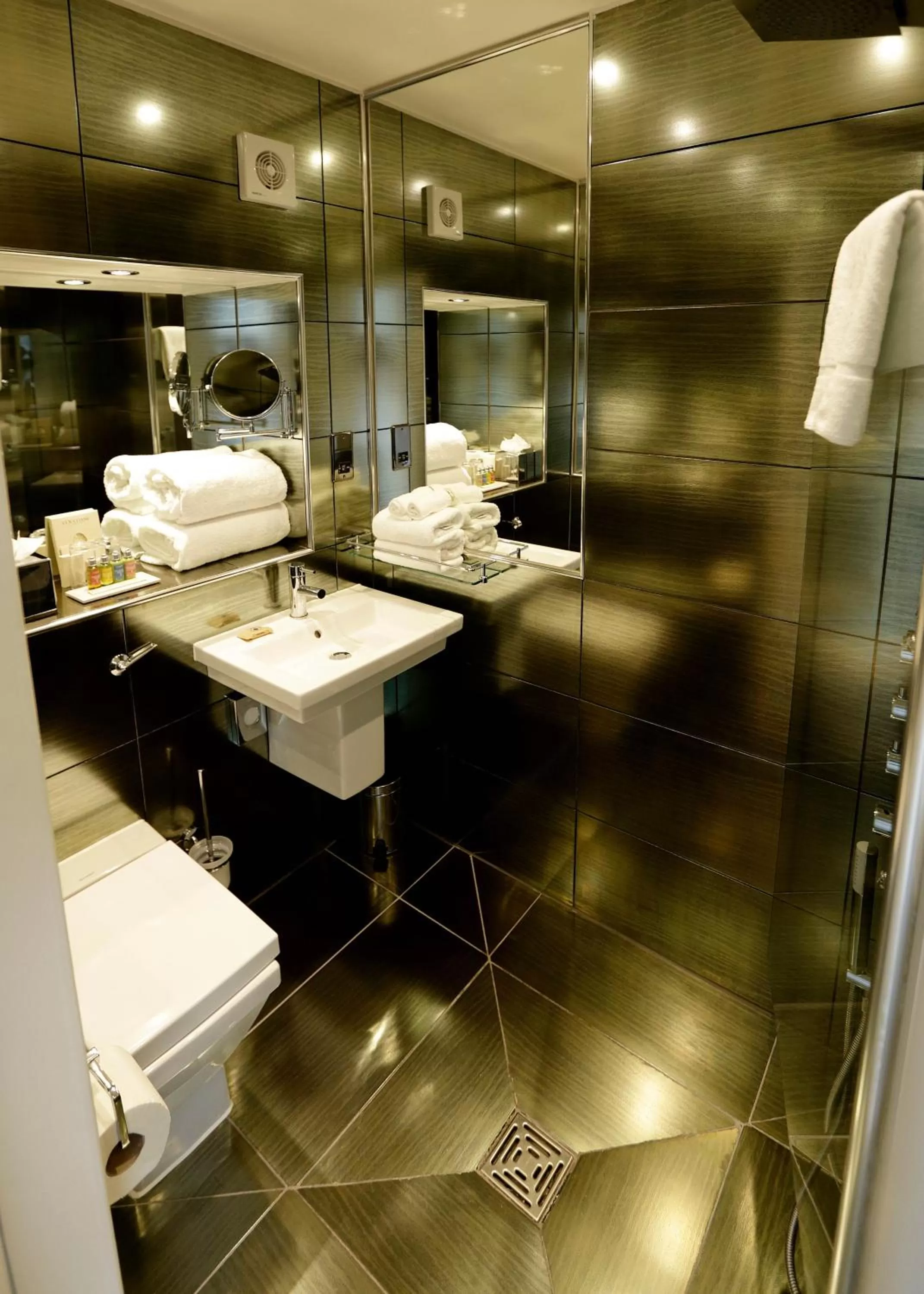 Shower in Nira Caledonia