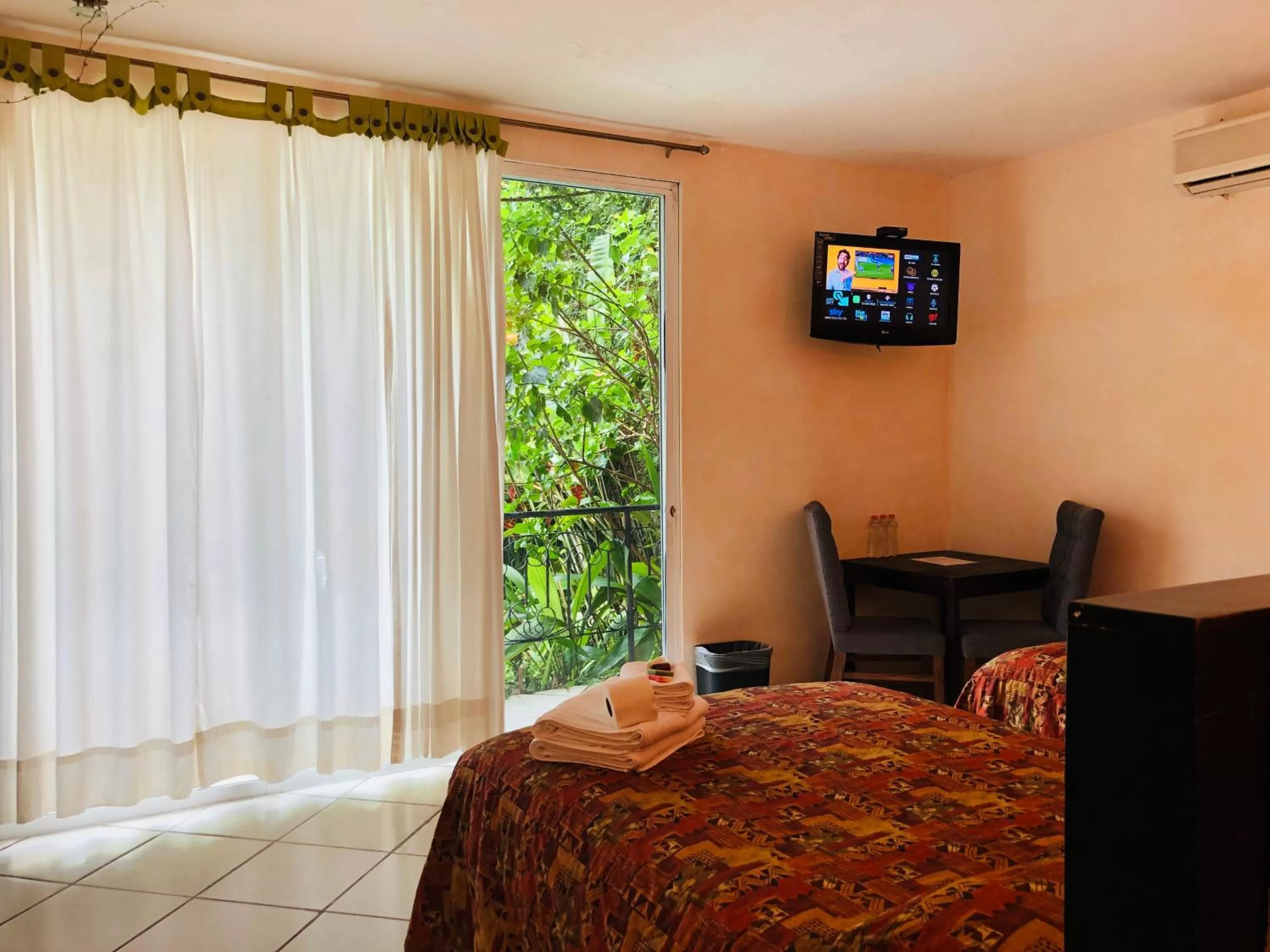 Bed in Hotel Camino Surreal Xilitla