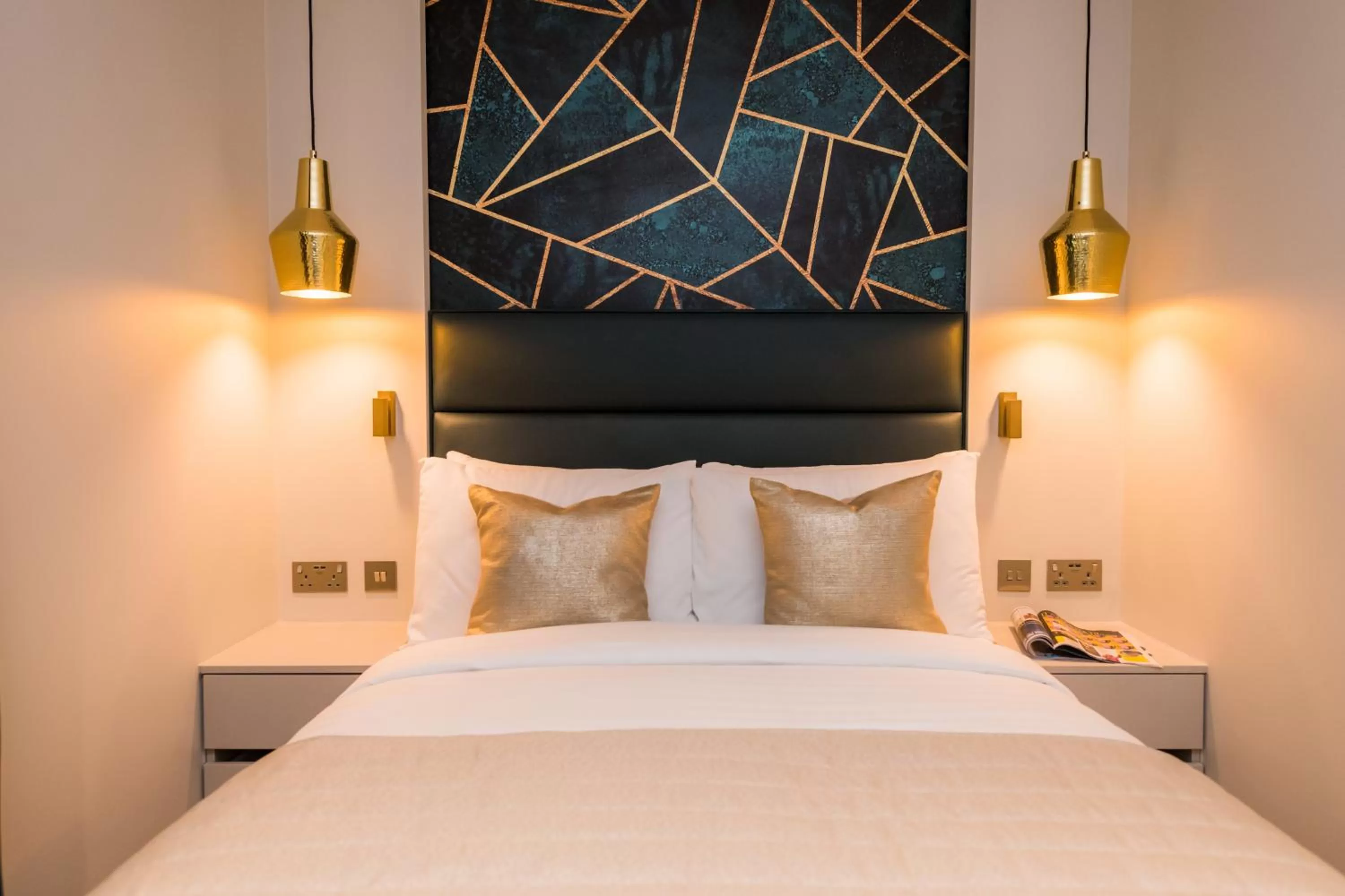 Bedroom in West End Lane II