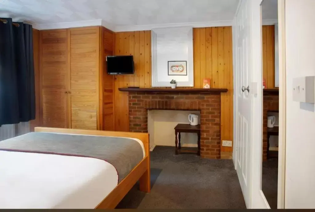 Bedroom, Bed in Avalon Hotel