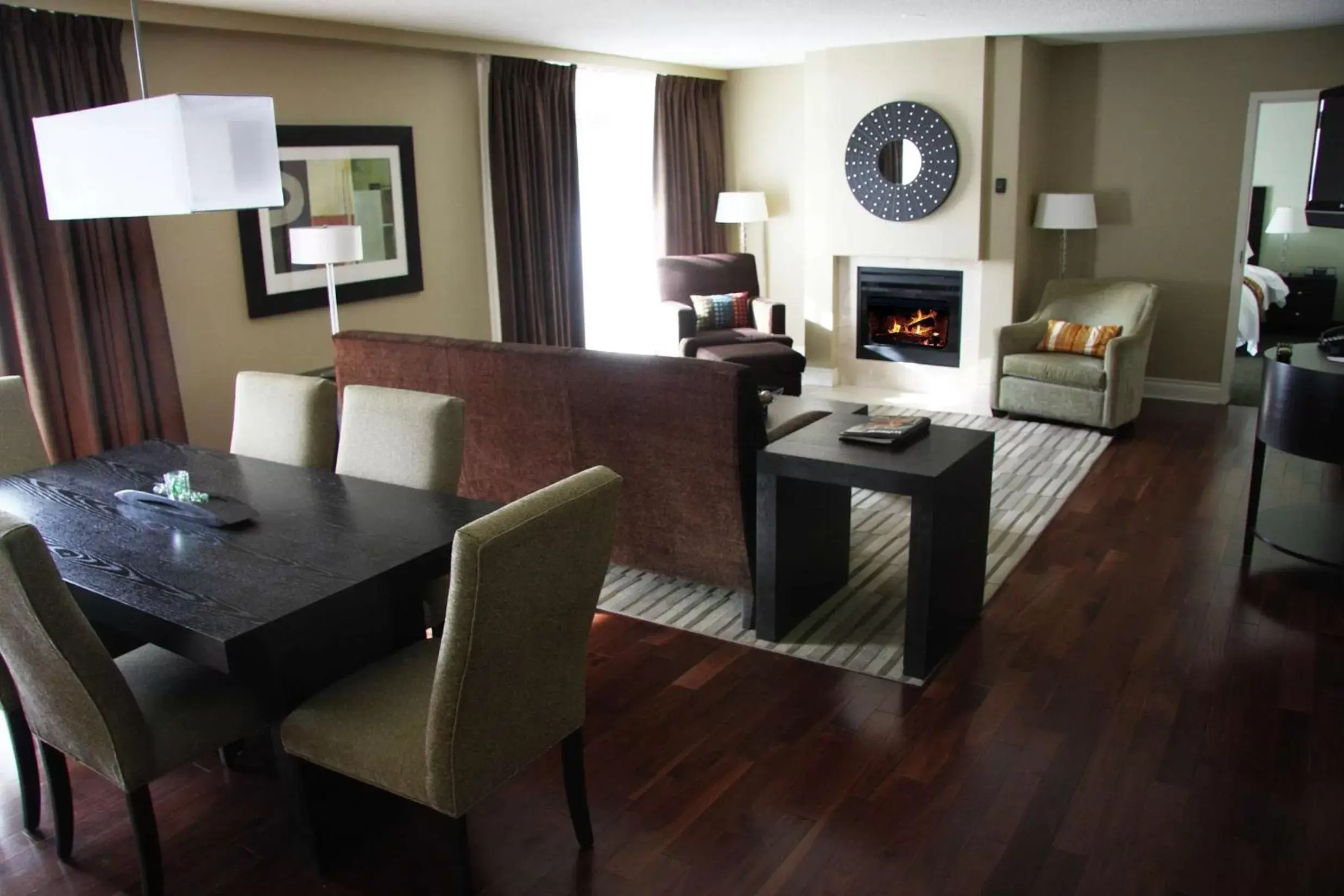 Living room, Seating Area in Hilton Mississauga/Meadowvale