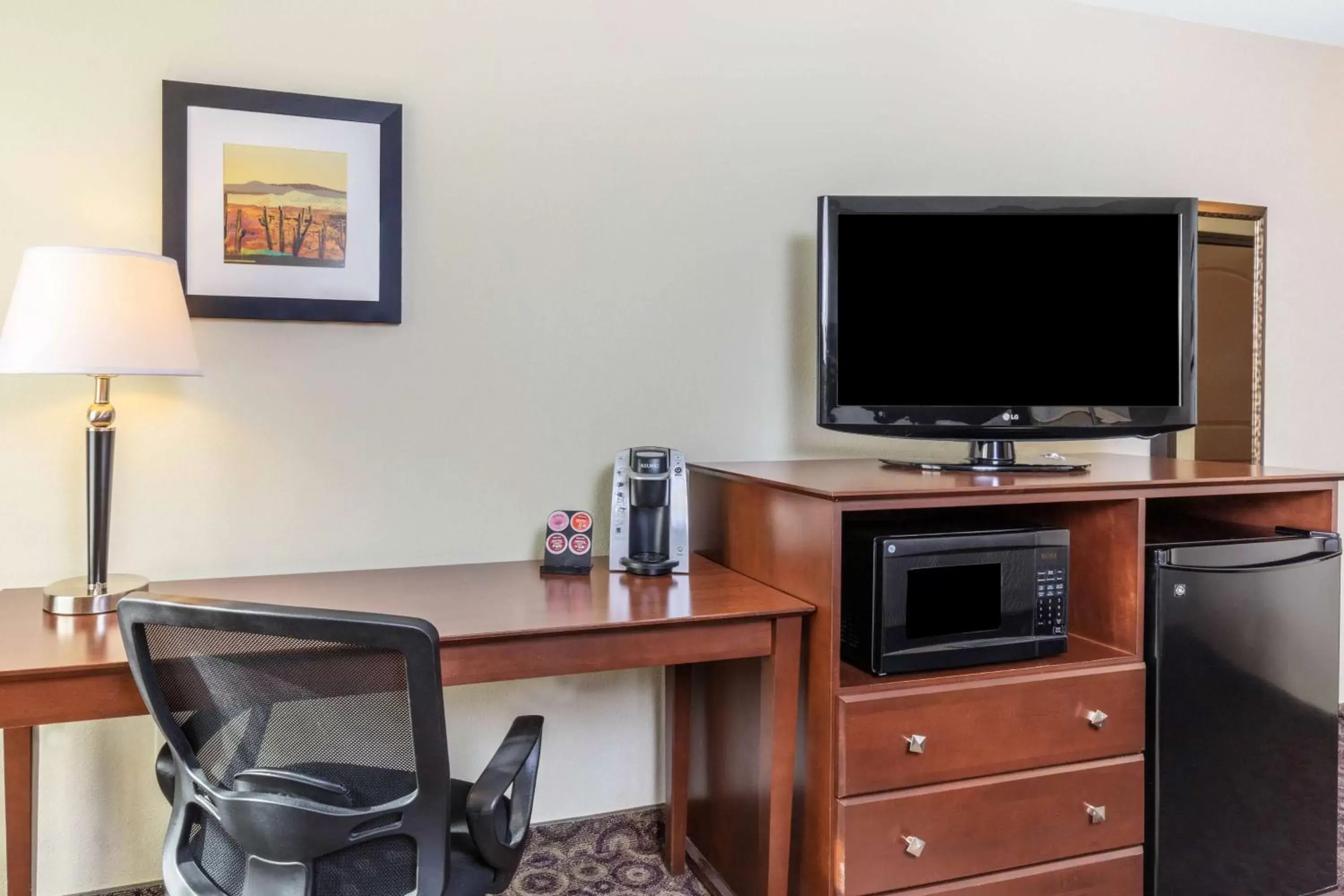 Photo of the whole room, TV/Entertainment Center in La Quinta by Wyndham Las Vegas Airport South