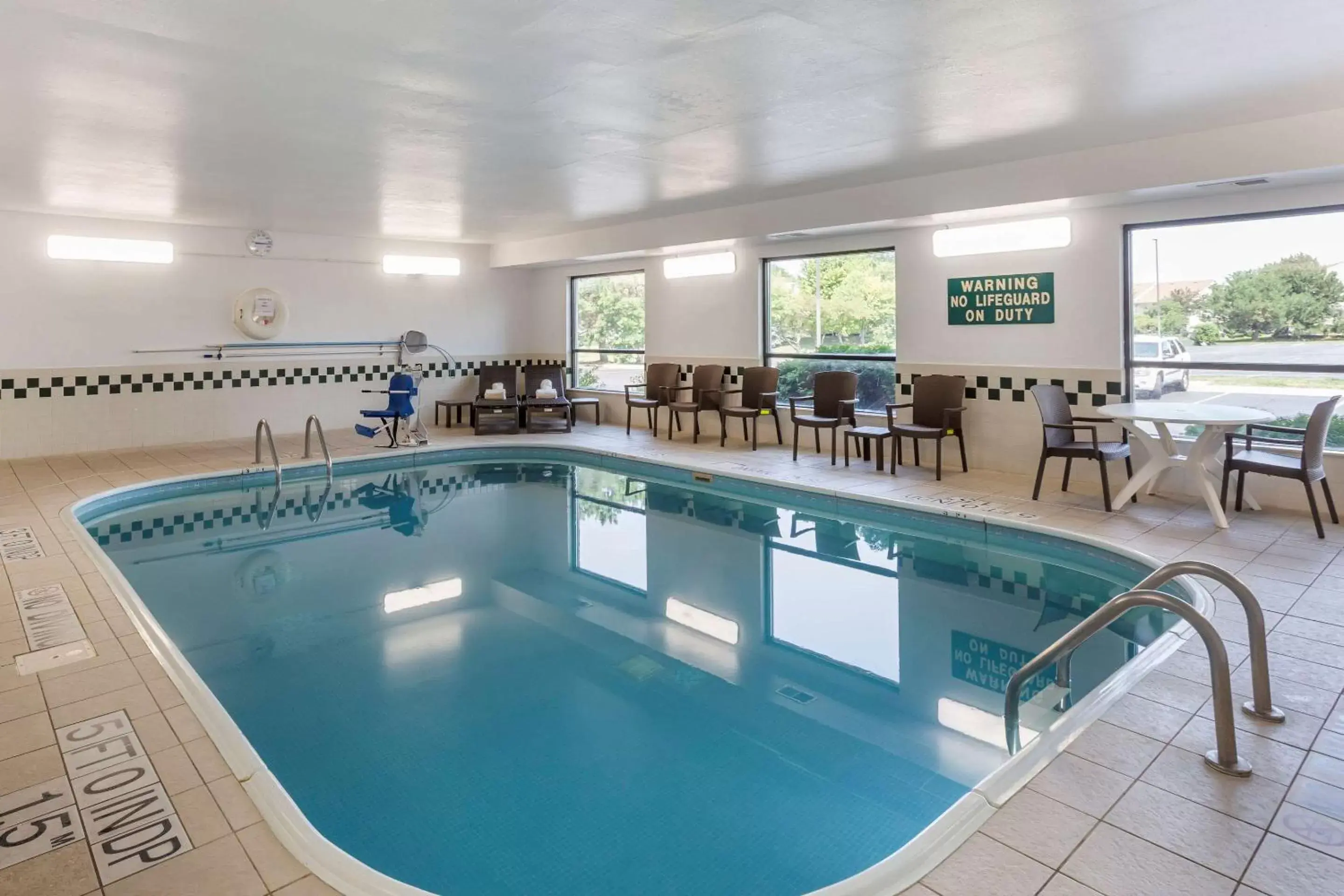 Activities, Swimming Pool in Comfort Inn Rockford near Casino District