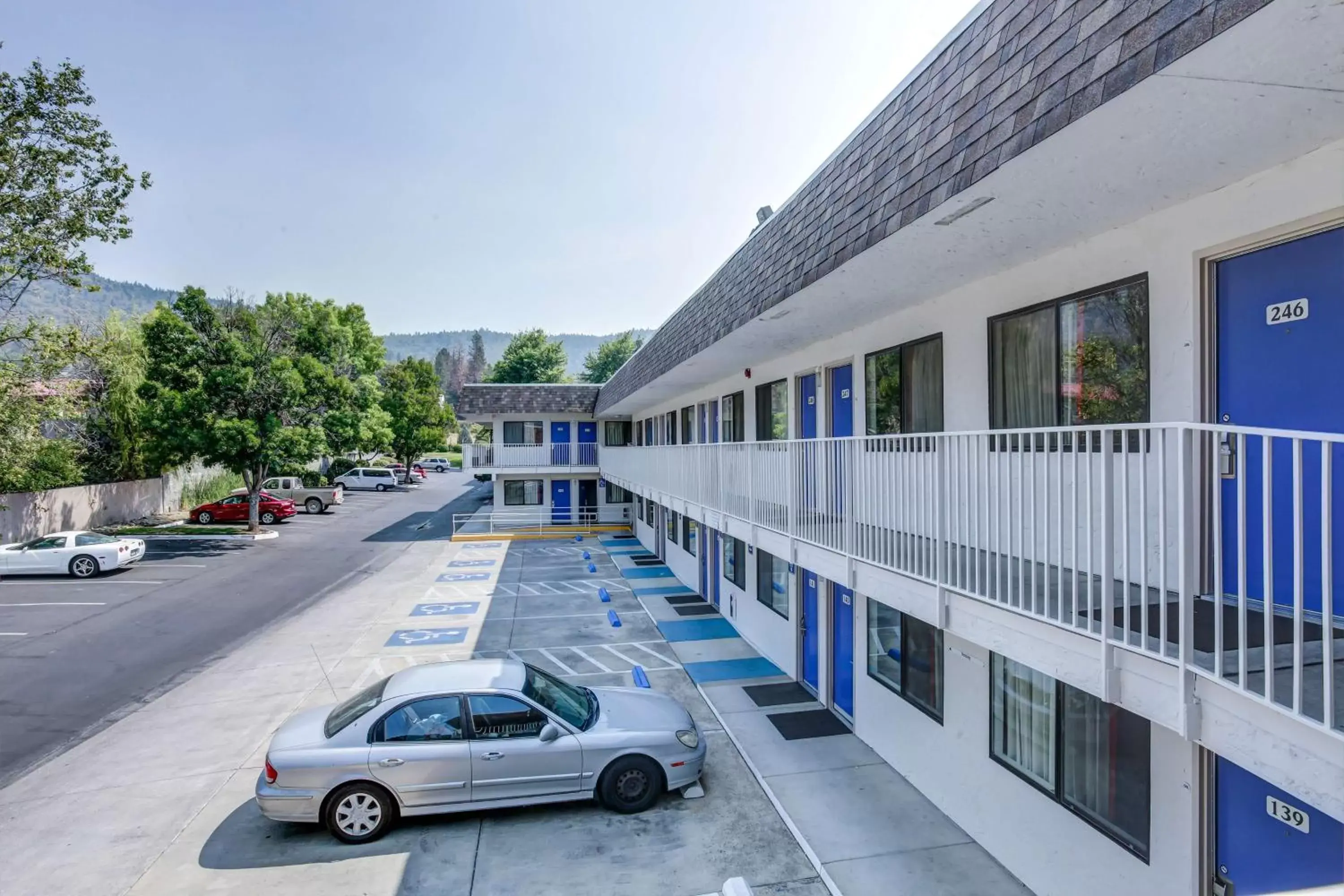 Property building, Balcony/Terrace in Motel 6-Grants Pass, OR