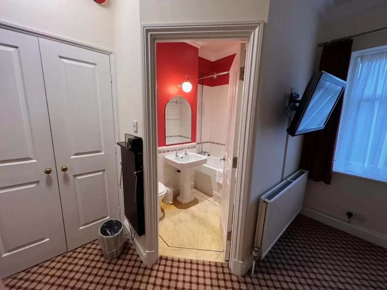 Shower, Bathroom in Haley's Hotel