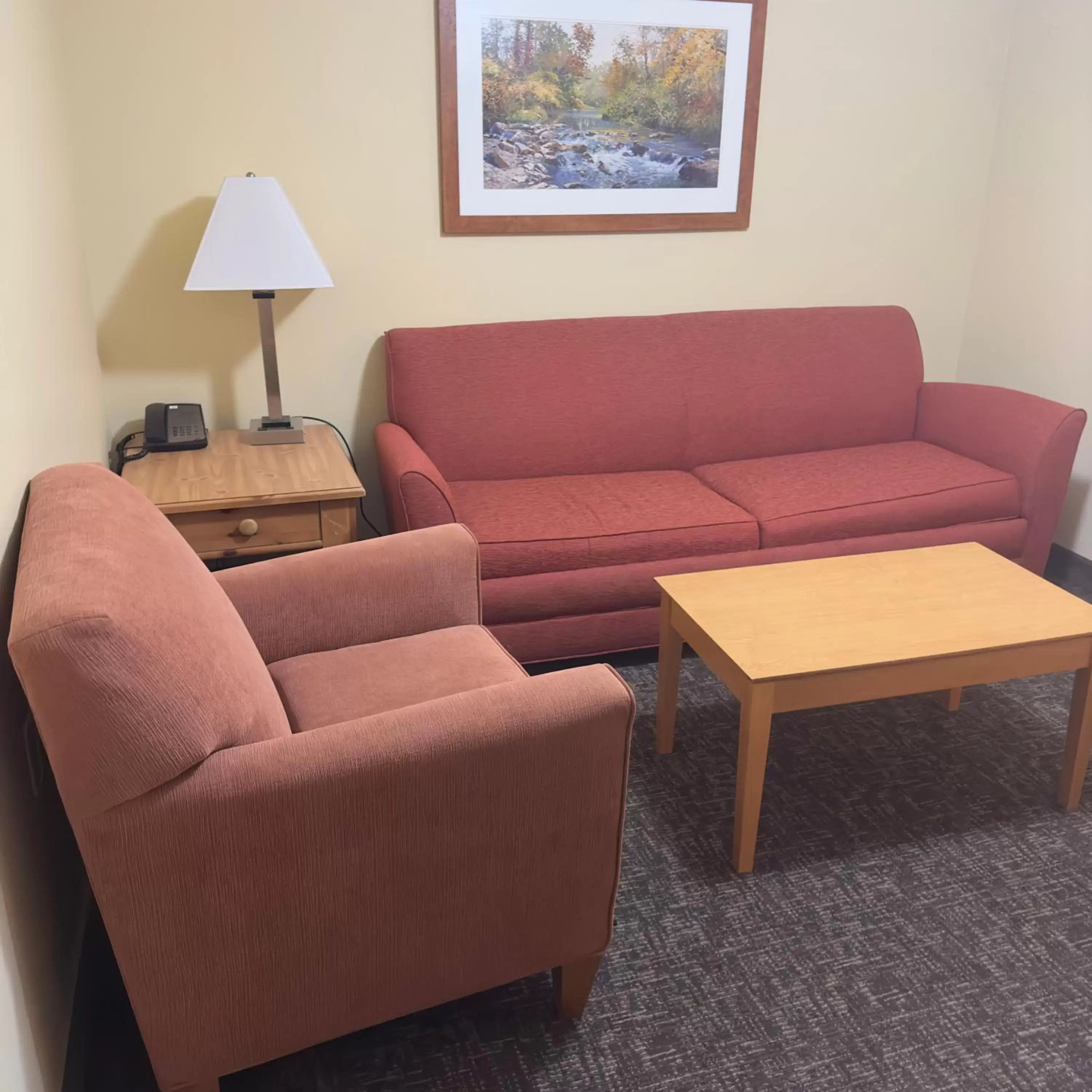 Seating Area in Duluth Inn & Suites Near Spirit Mountain