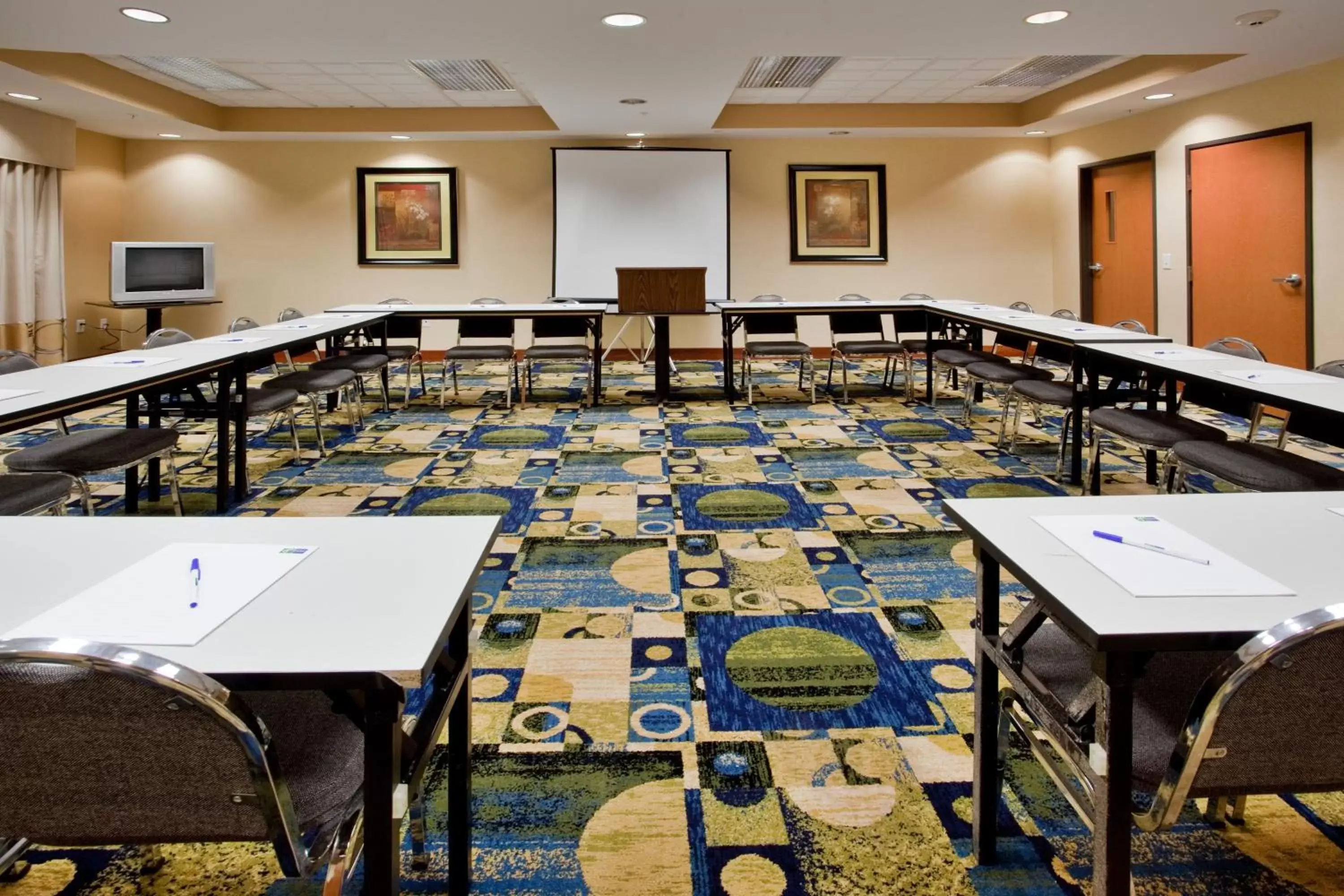 Meeting/conference room in Holiday Inn Express Hotel & Suites Suffolk, an IHG Hotel
