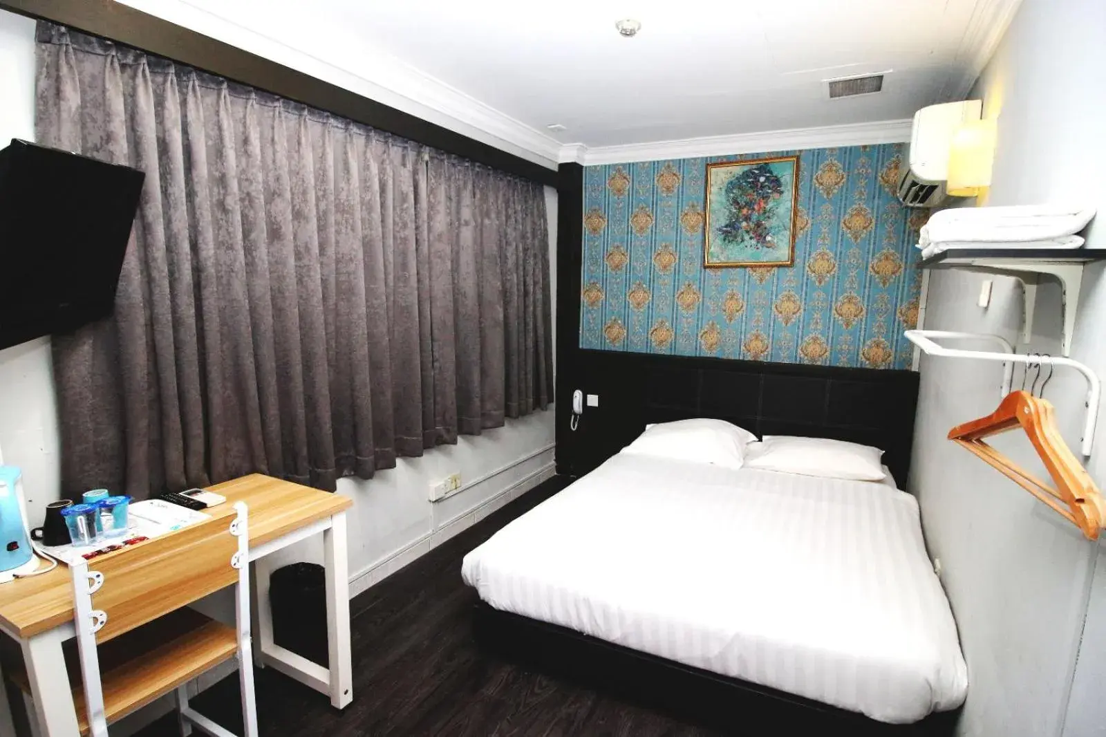 Bed in Aliwal Park Hotel