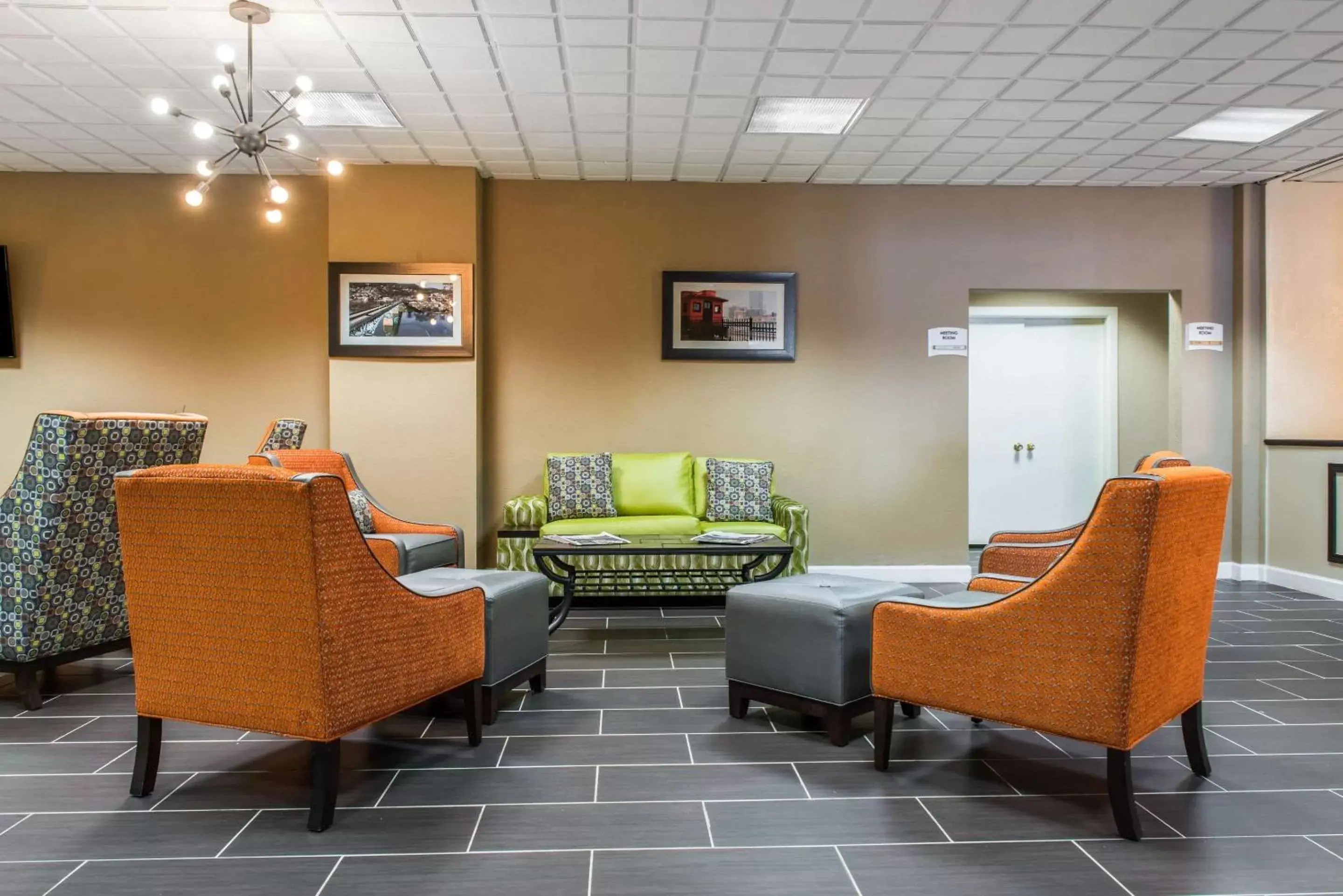 Lobby or reception, Seating Area in Quality Inn New Kensington