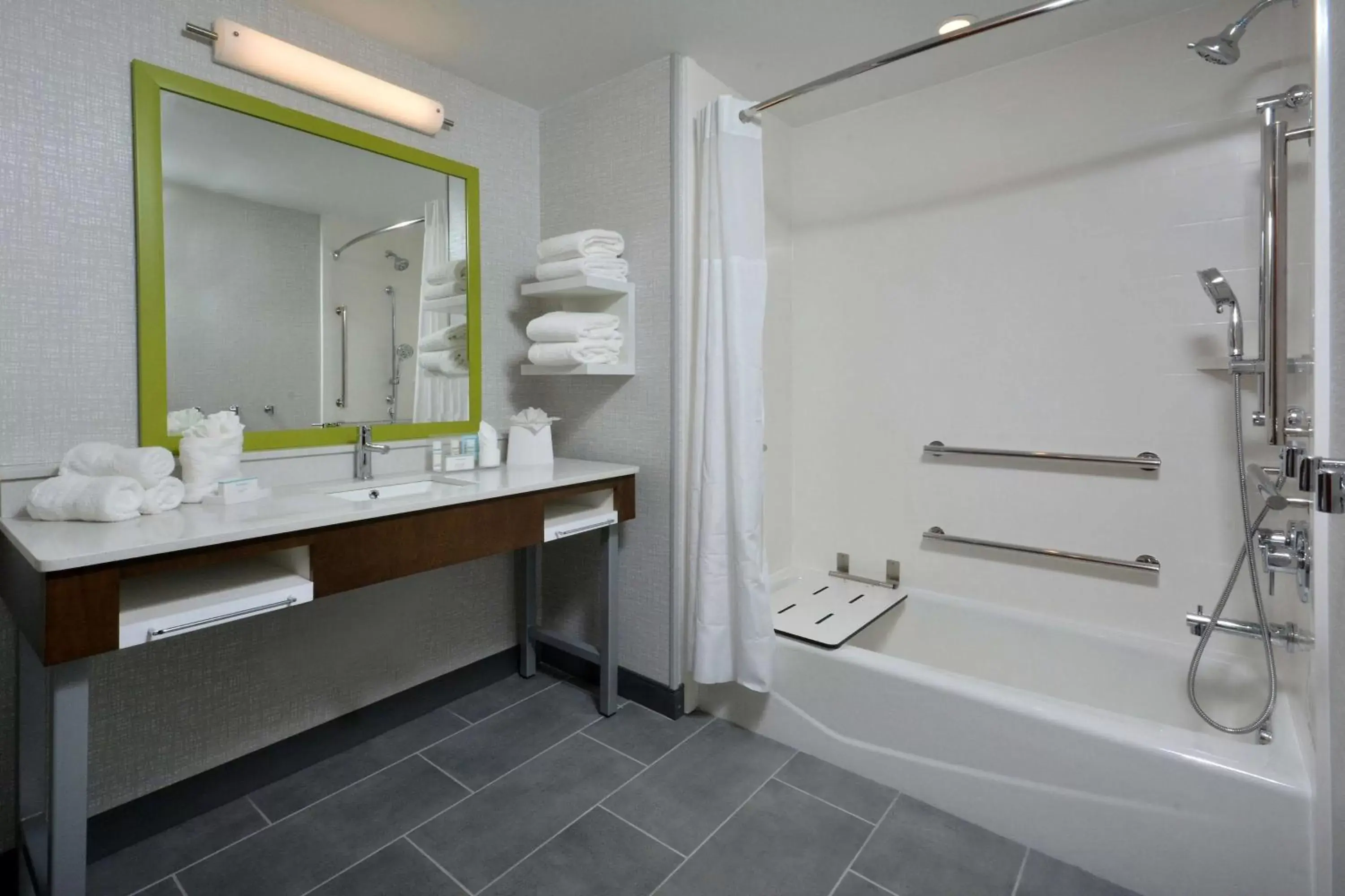 Bathroom in Hampton Inn & Suites Charlotte North I 485