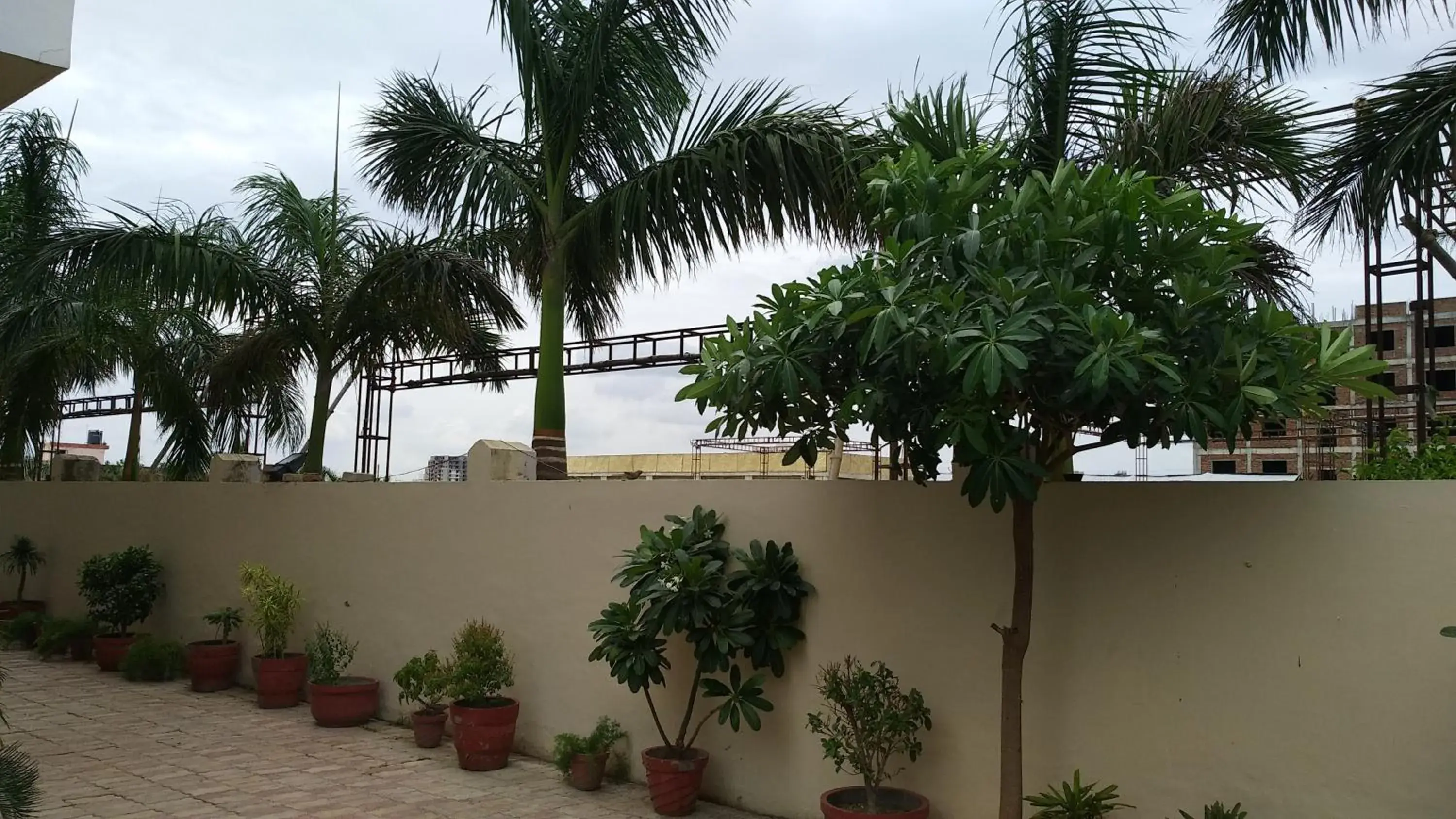 Facade/entrance in Hotel Karan Vilas Facade/entrance in Hotel Karan Vilas