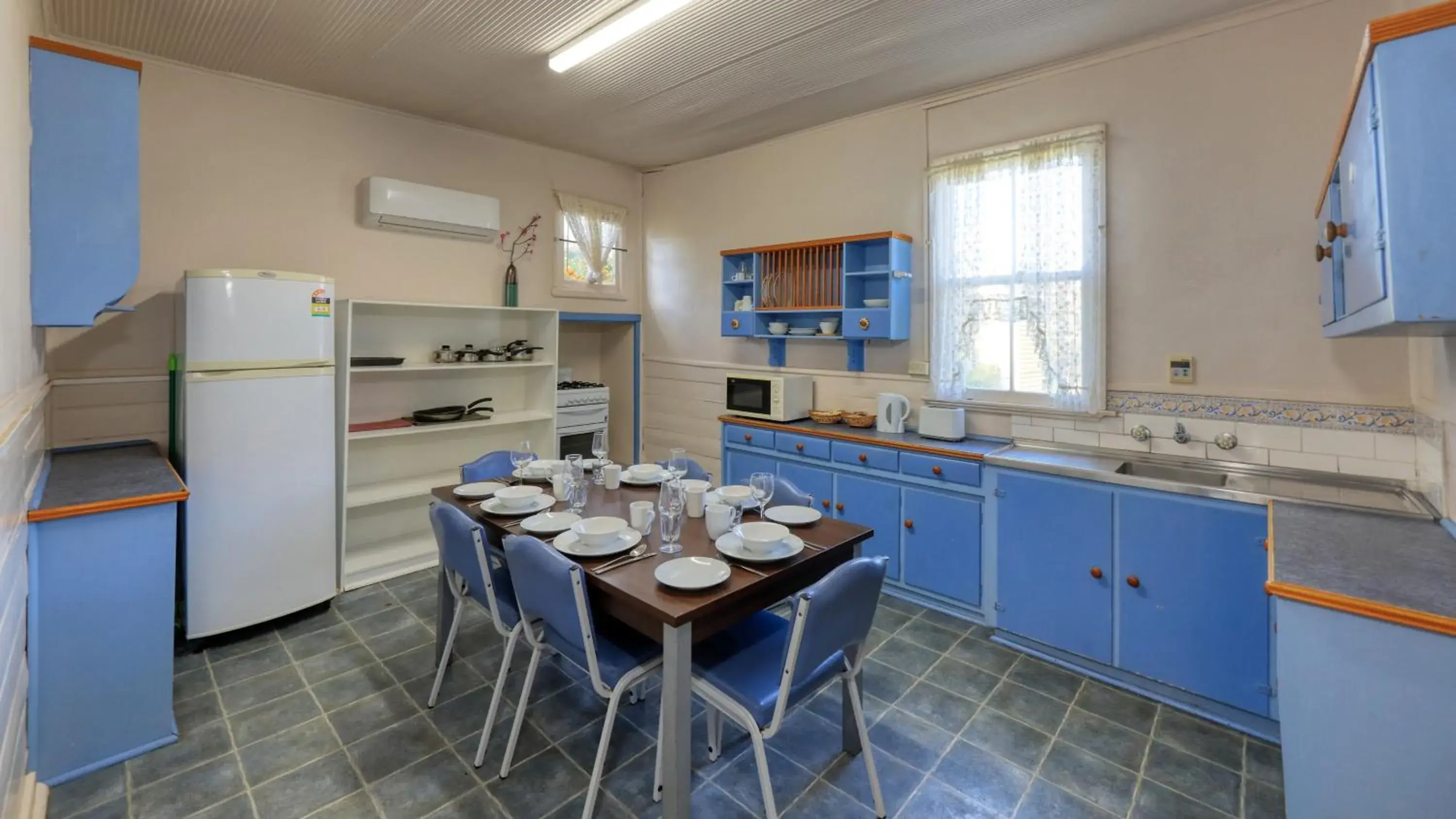 kitchen, Kitchen/Kitchenette in Charles Rasp Motor Inn & Cottages