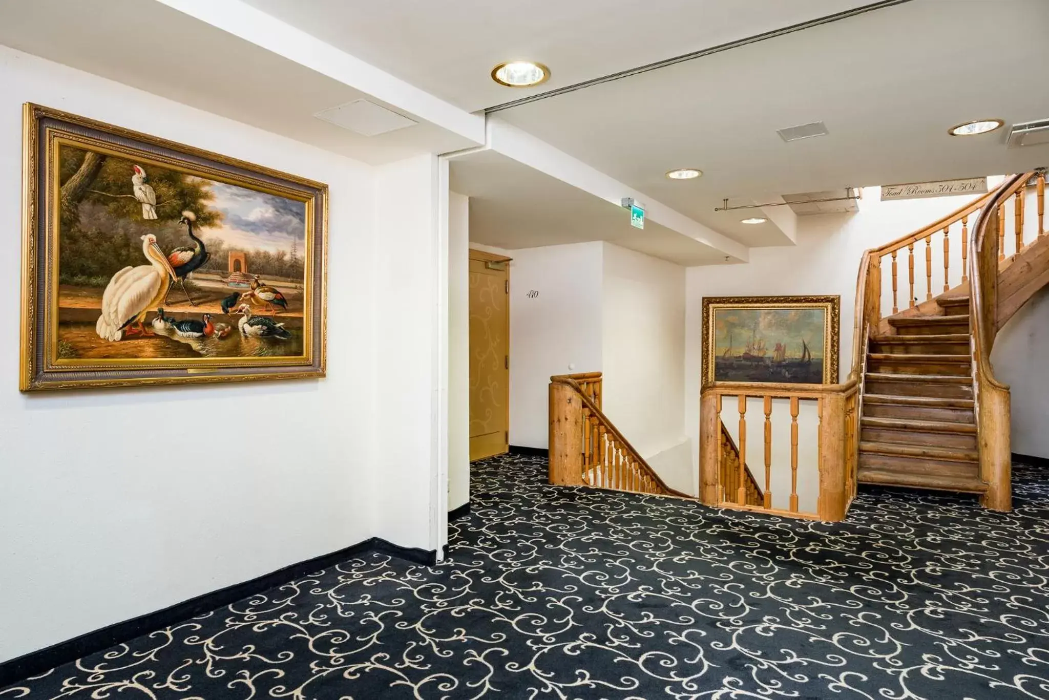 Property building, Lobby/Reception in Meriton Old Town Garden Hotel