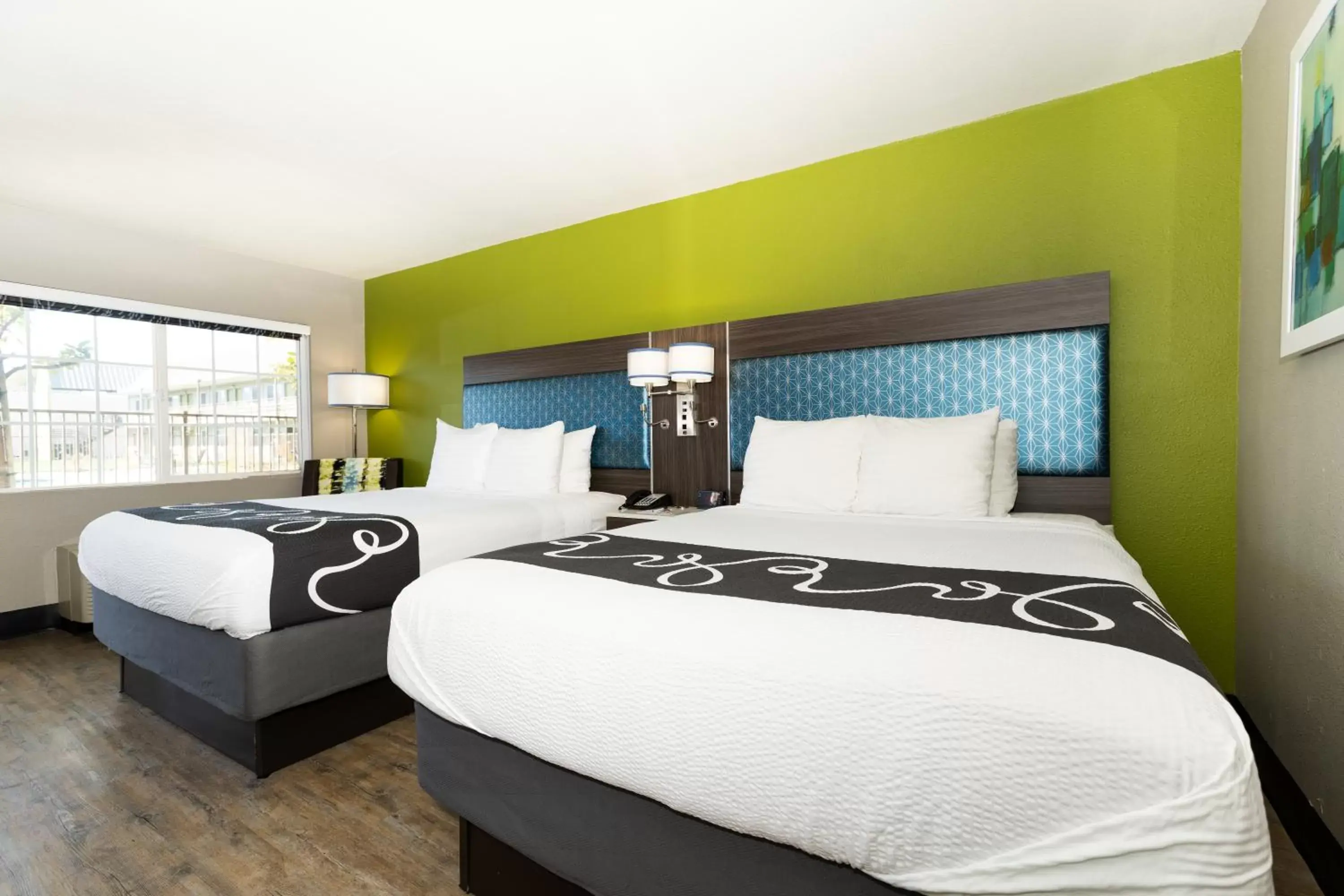 Bedroom, Bed in SureStay Plus Hotel by Best Western Point Richmond
