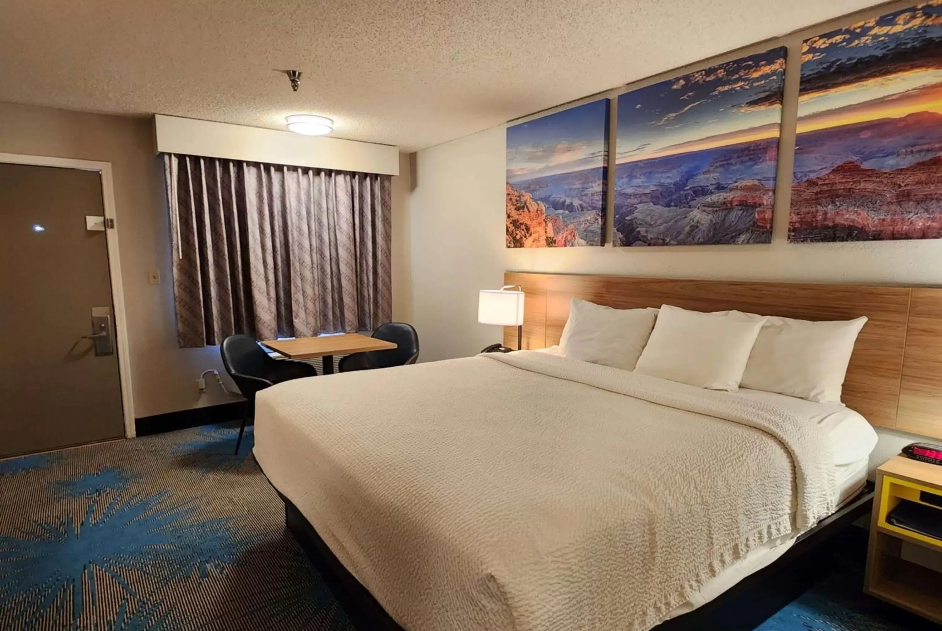 Photo of the whole room, Bed in Days Inn by Wyndham Tucumcari