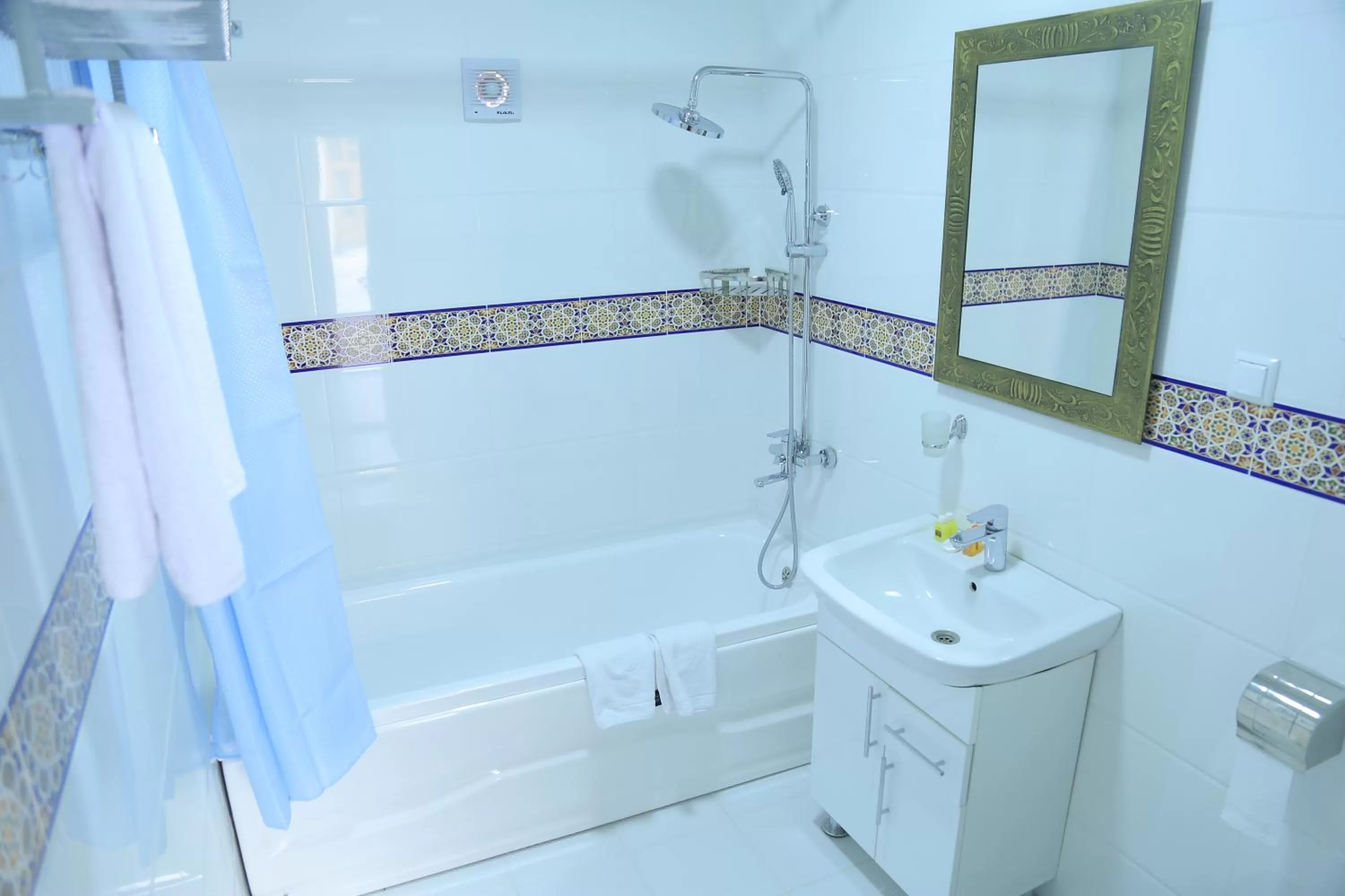 Shower in As-Salam Boutique Hotel
