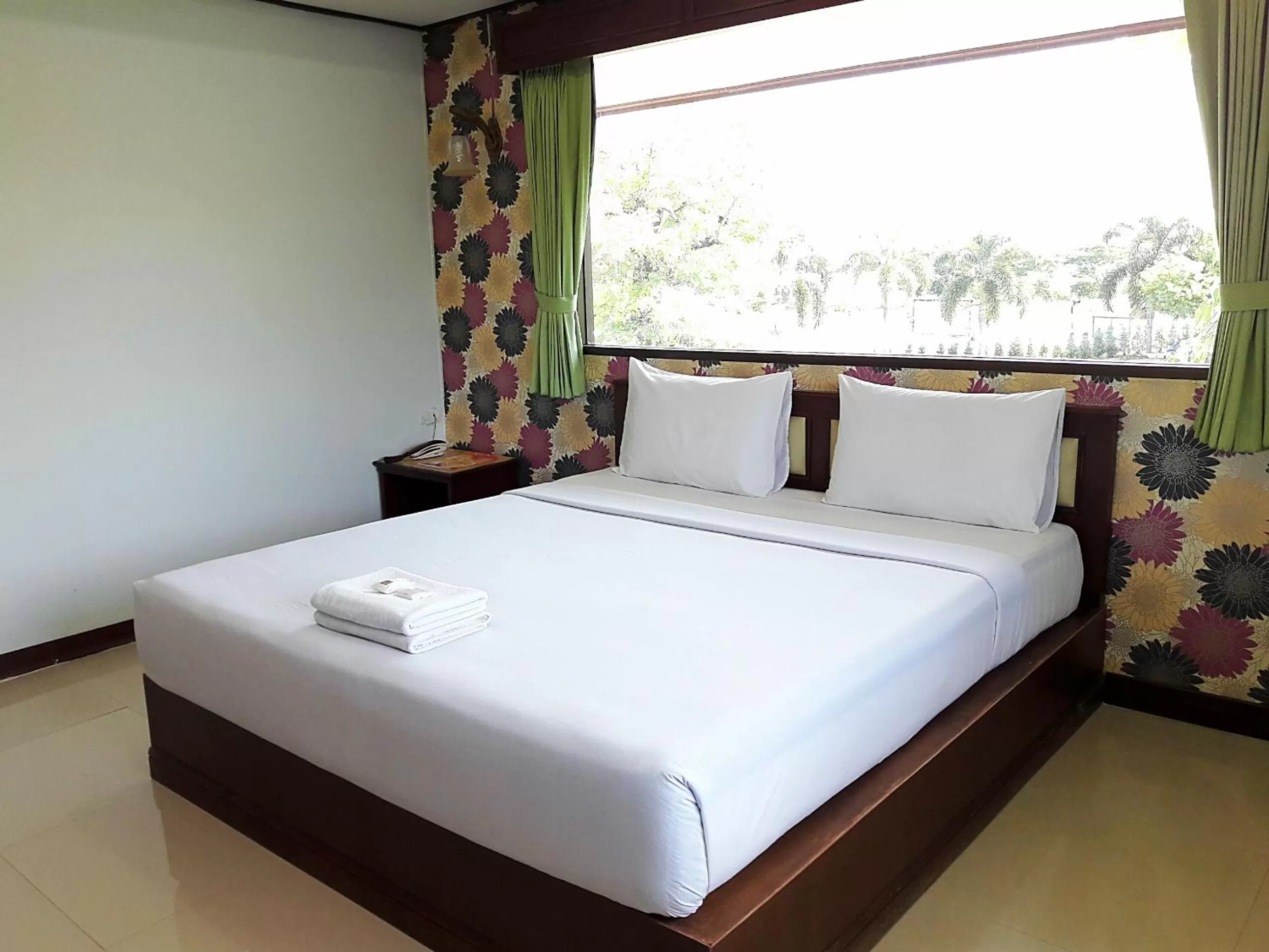 Bedroom, Bed in โรงแรมฟ้าพราวฝน Fah Proud Fon Hotel