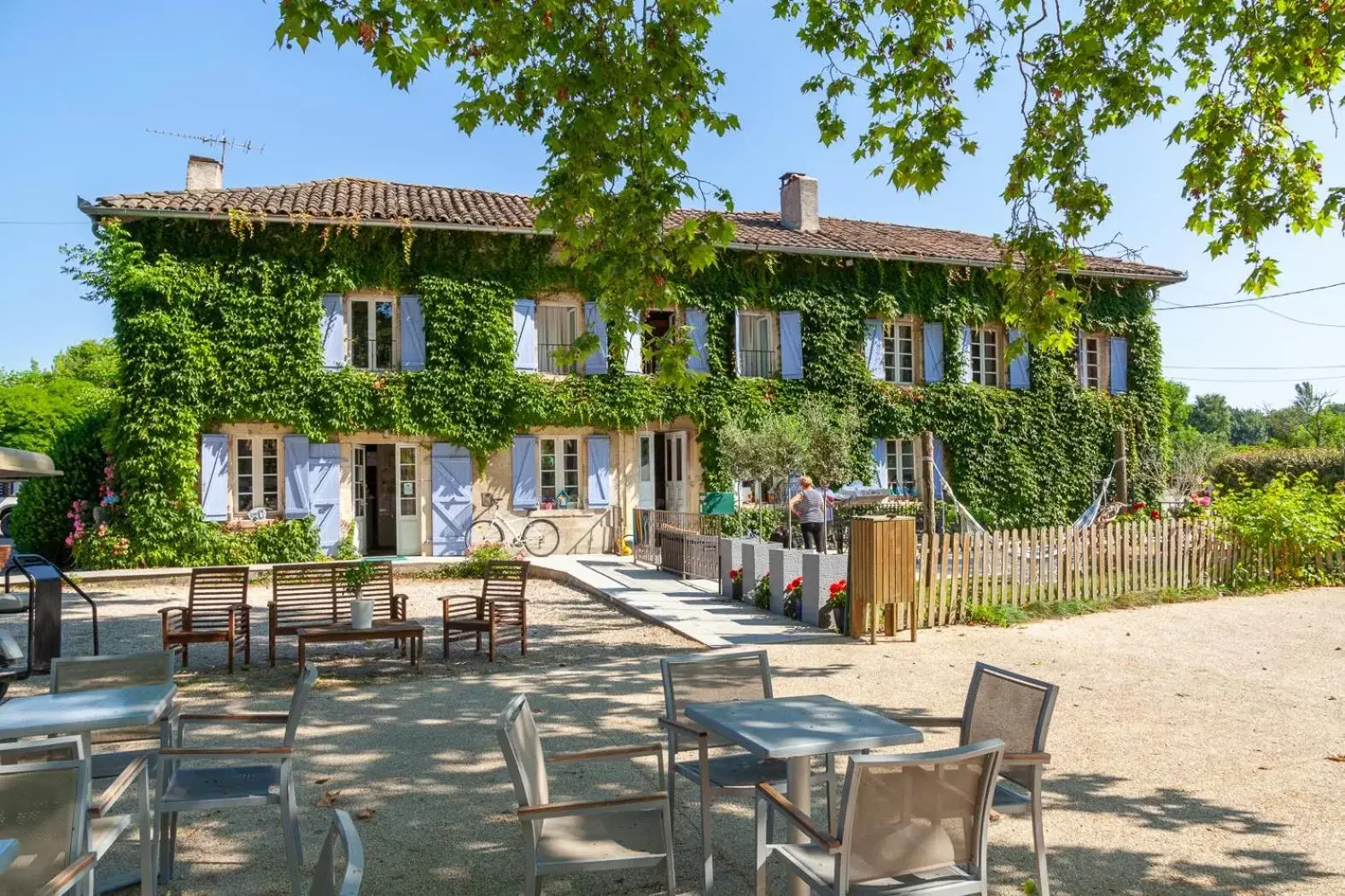 Patio, Property Building in Le Moulin