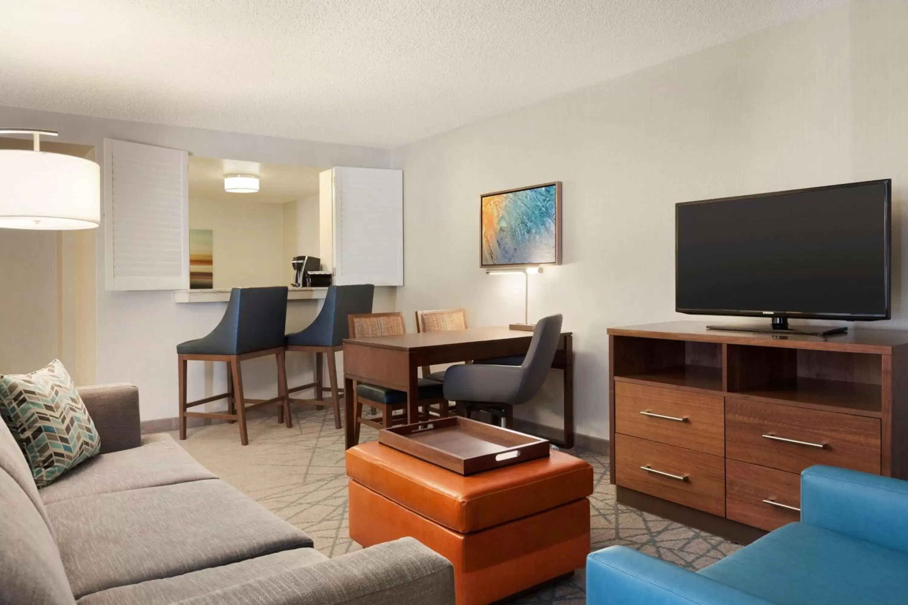 Bed, TV/Entertainment Center in Embassy Suites San Luis Obispo