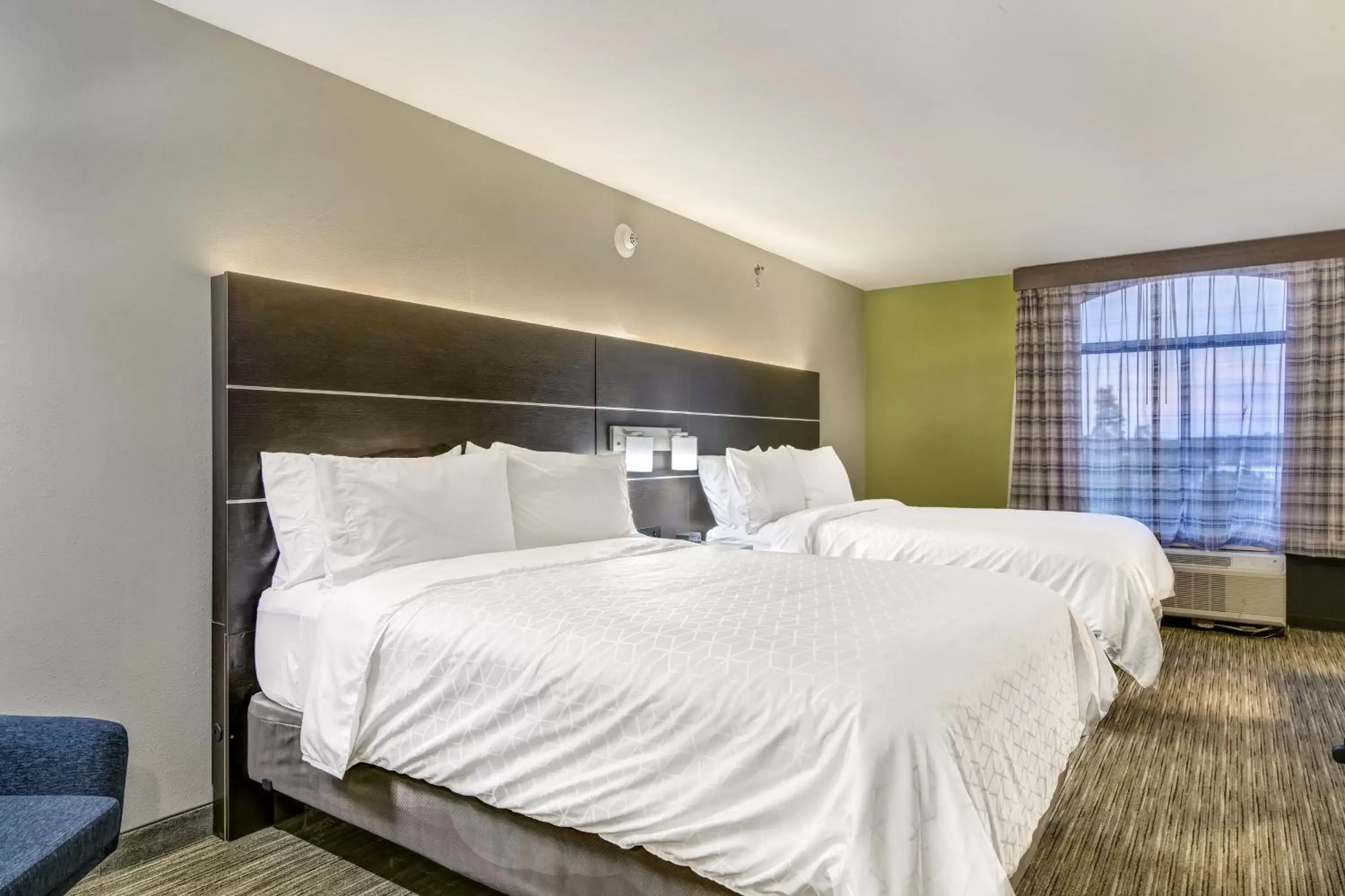 Bed in Holiday Inn Express & Suites Longview North, an IHG Hotel