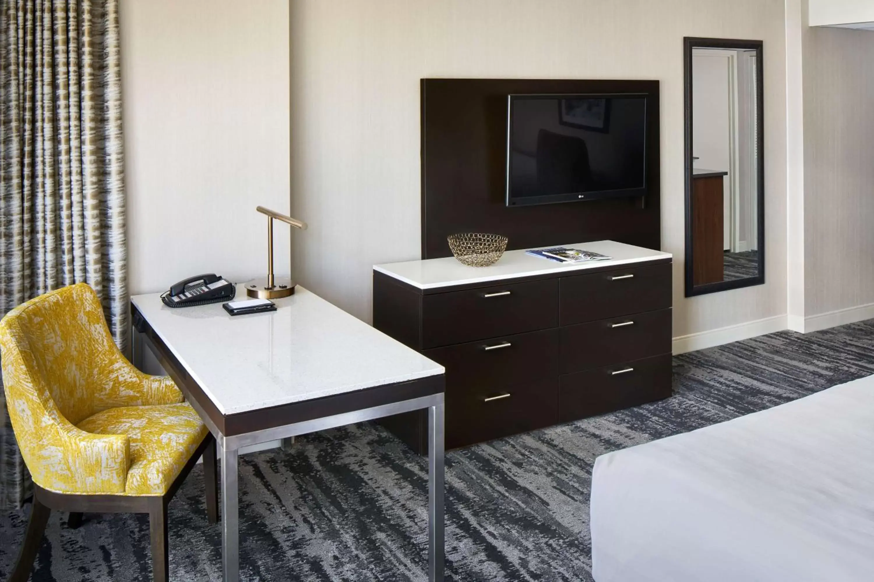 Photo of the whole room, TV/Entertainment Center in Hyatt Regency Vancouver