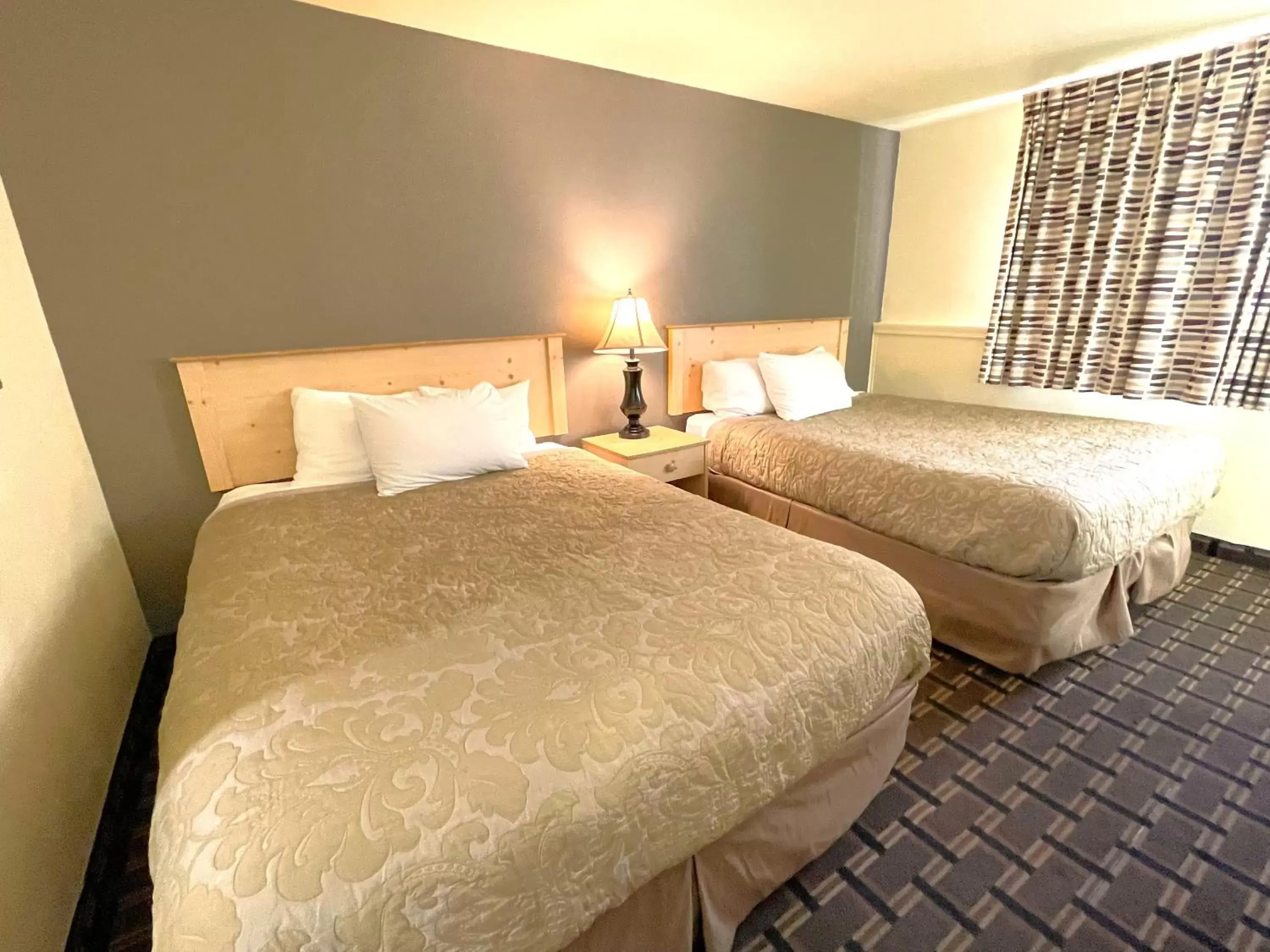 Bed in FairBridge Inn - Coeur d'Alene