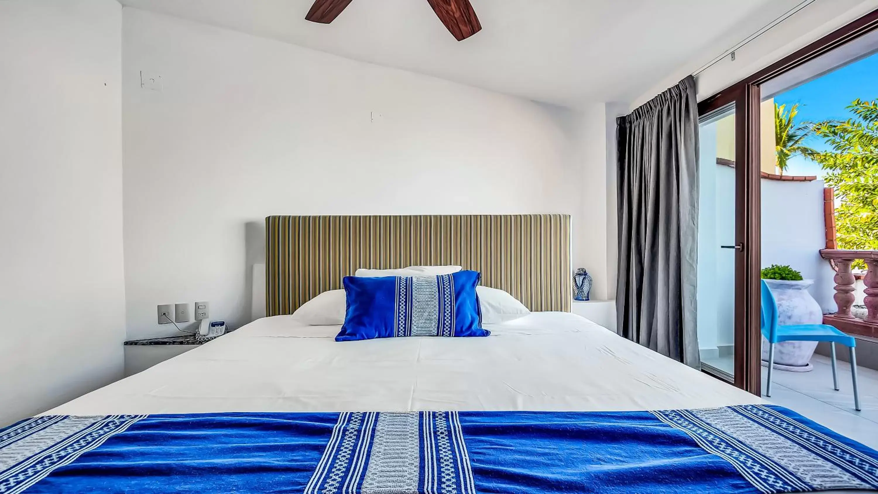 Balcony/Terrace, Bed in Marboka Hotel & Suites