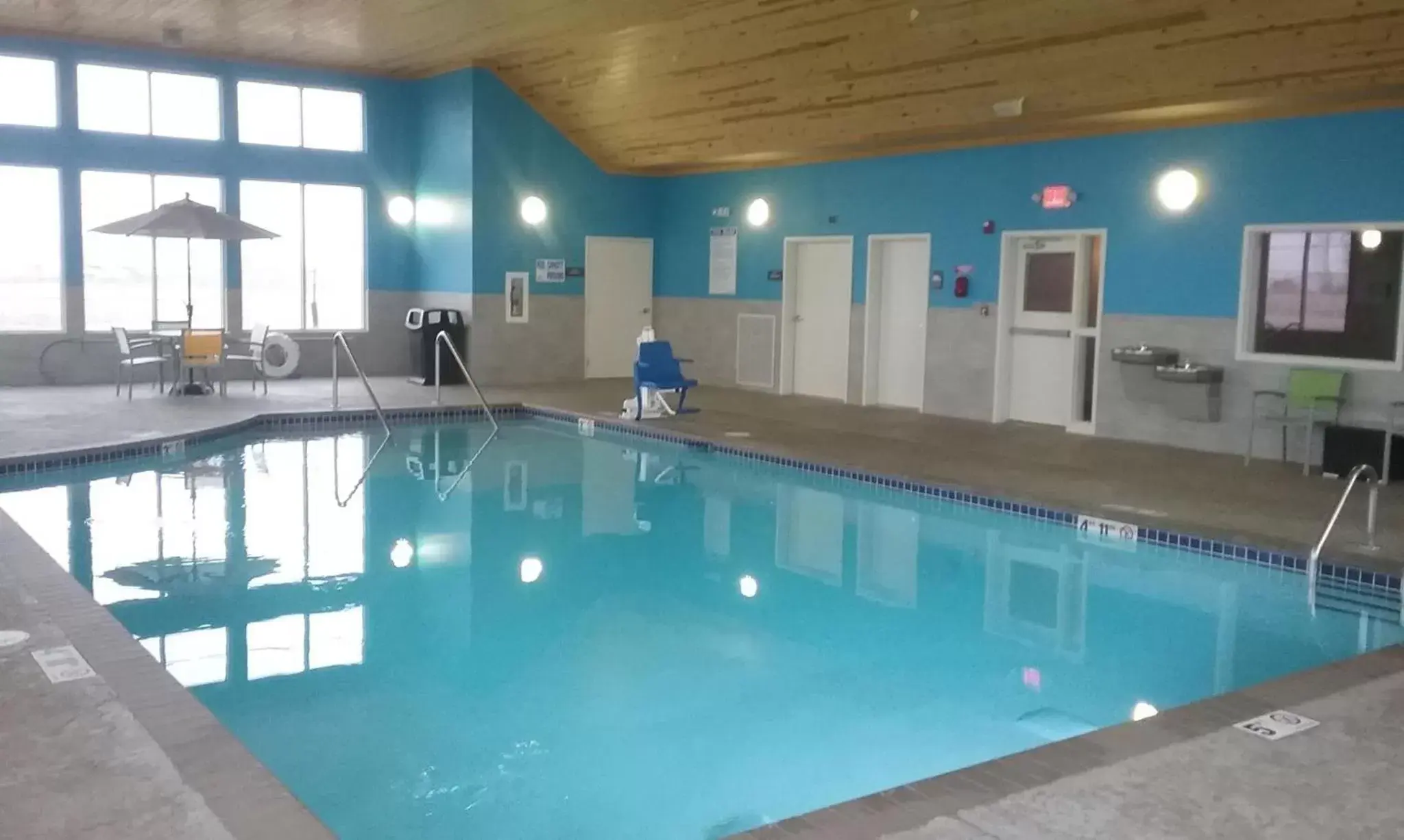 Swimming Pool in GrandStay Hotel and Suites - Tea/Sioux Falls