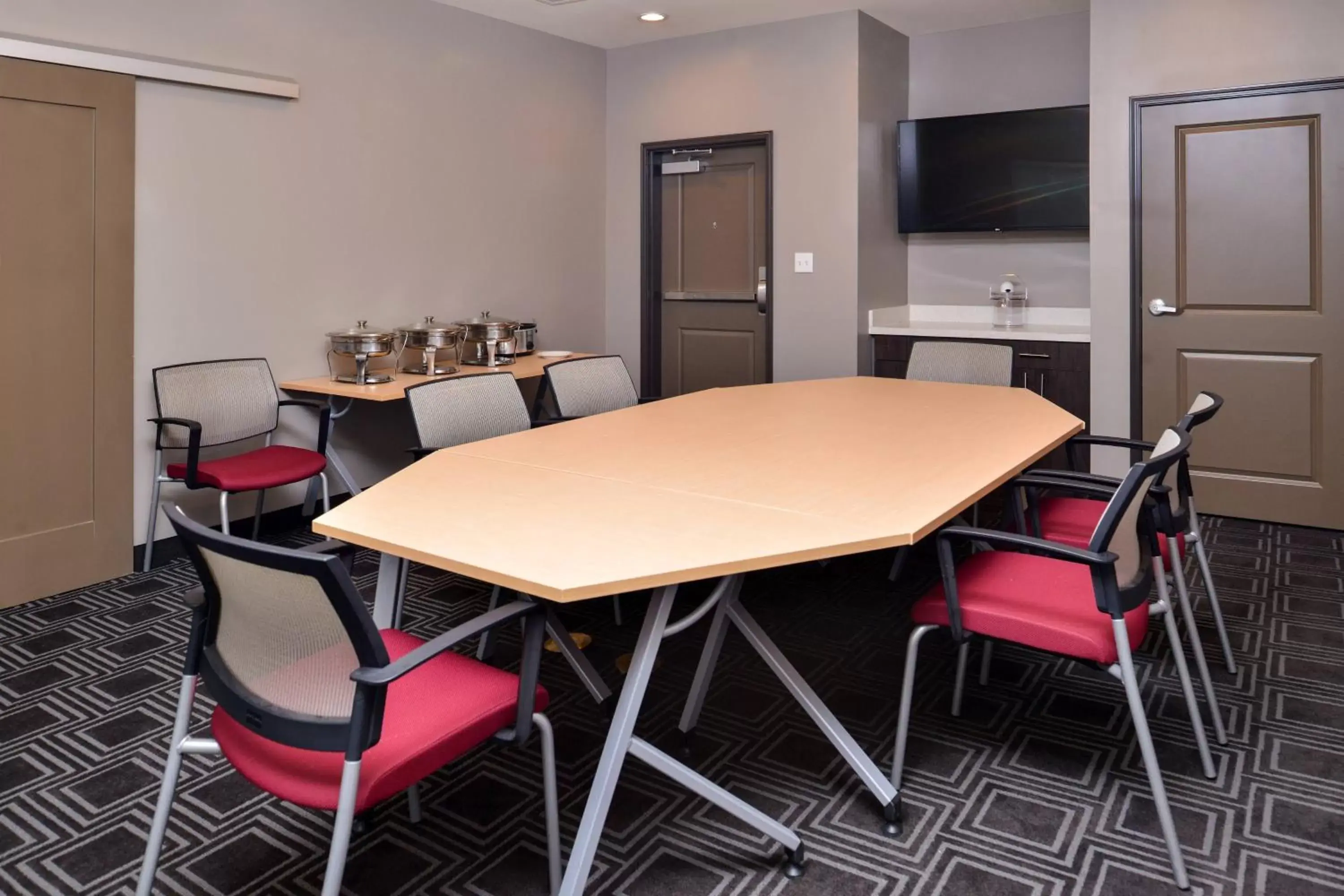Meeting/conference room, Dining Area in TownePlace Suites by Marriott Laplace