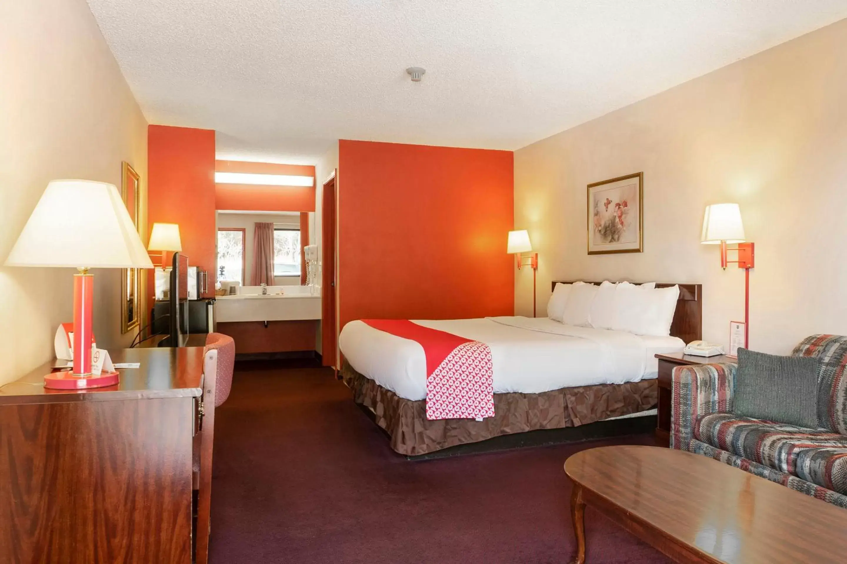 Bedroom, Bed in Days Inn by Wyndham Adairsville