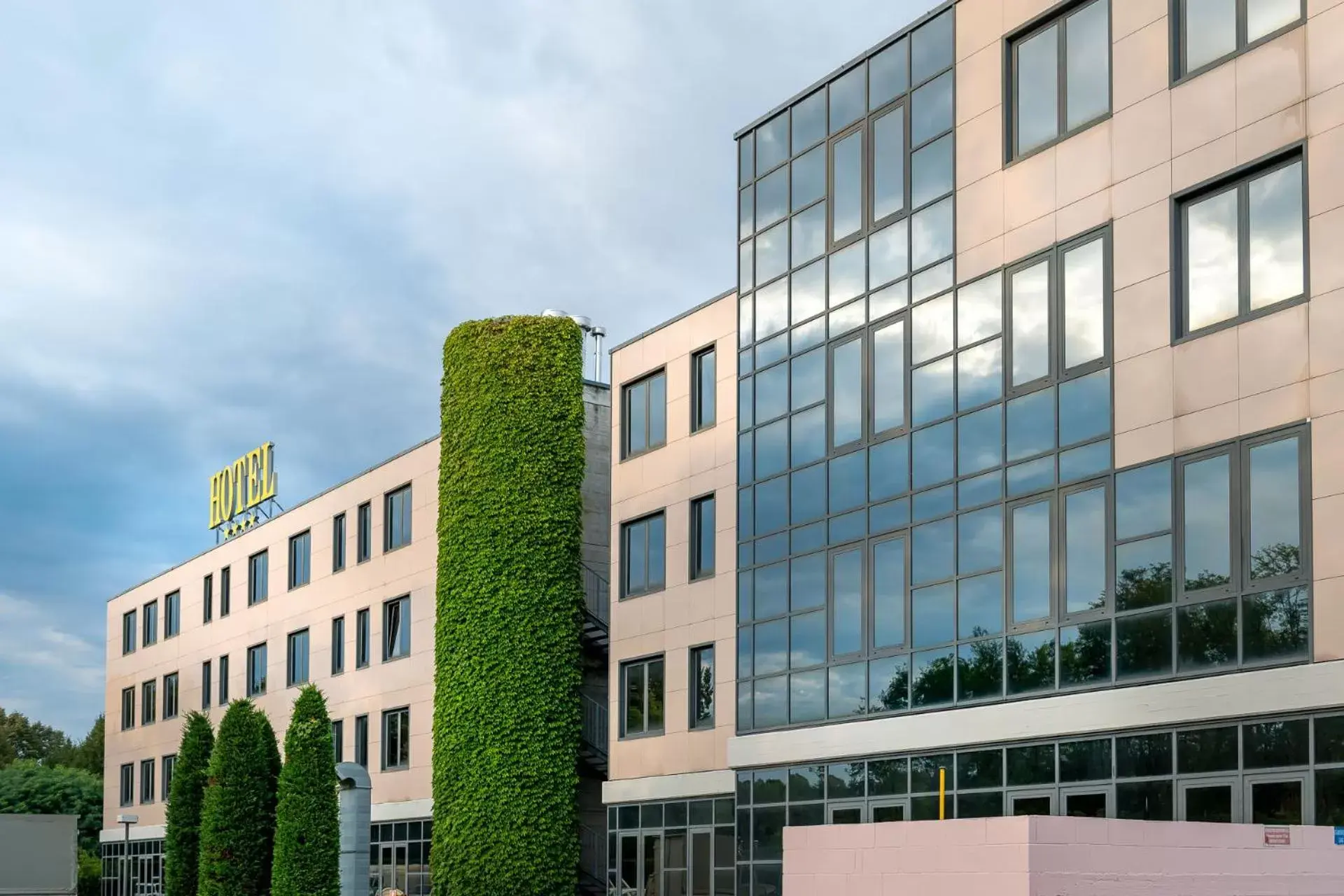 Property building in Best Western Cavalieri Della Corona Property building in Best Western Cavalieri Della Corona