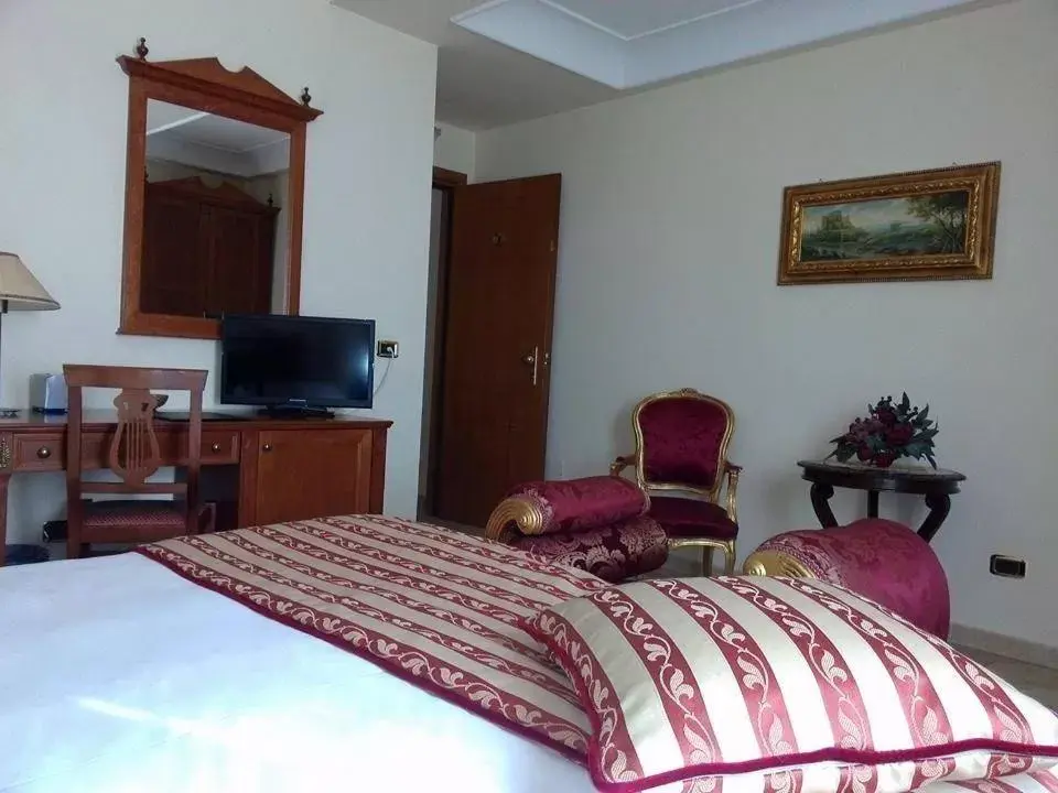 Photo of the whole room, Bed in D'Angelo Palace Hotel