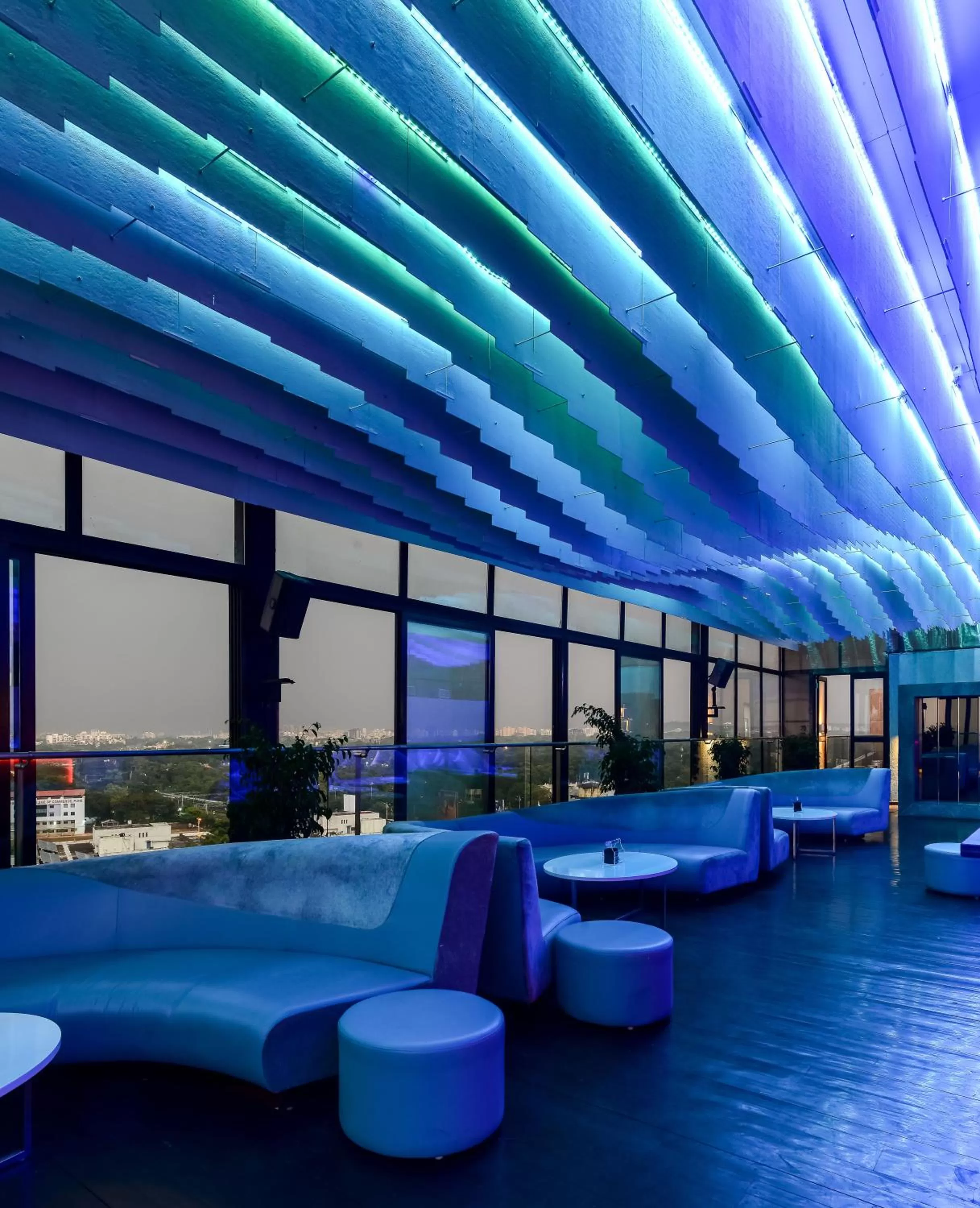 Lounge or bar in Crowne Plaza Pune City Centre by IHG