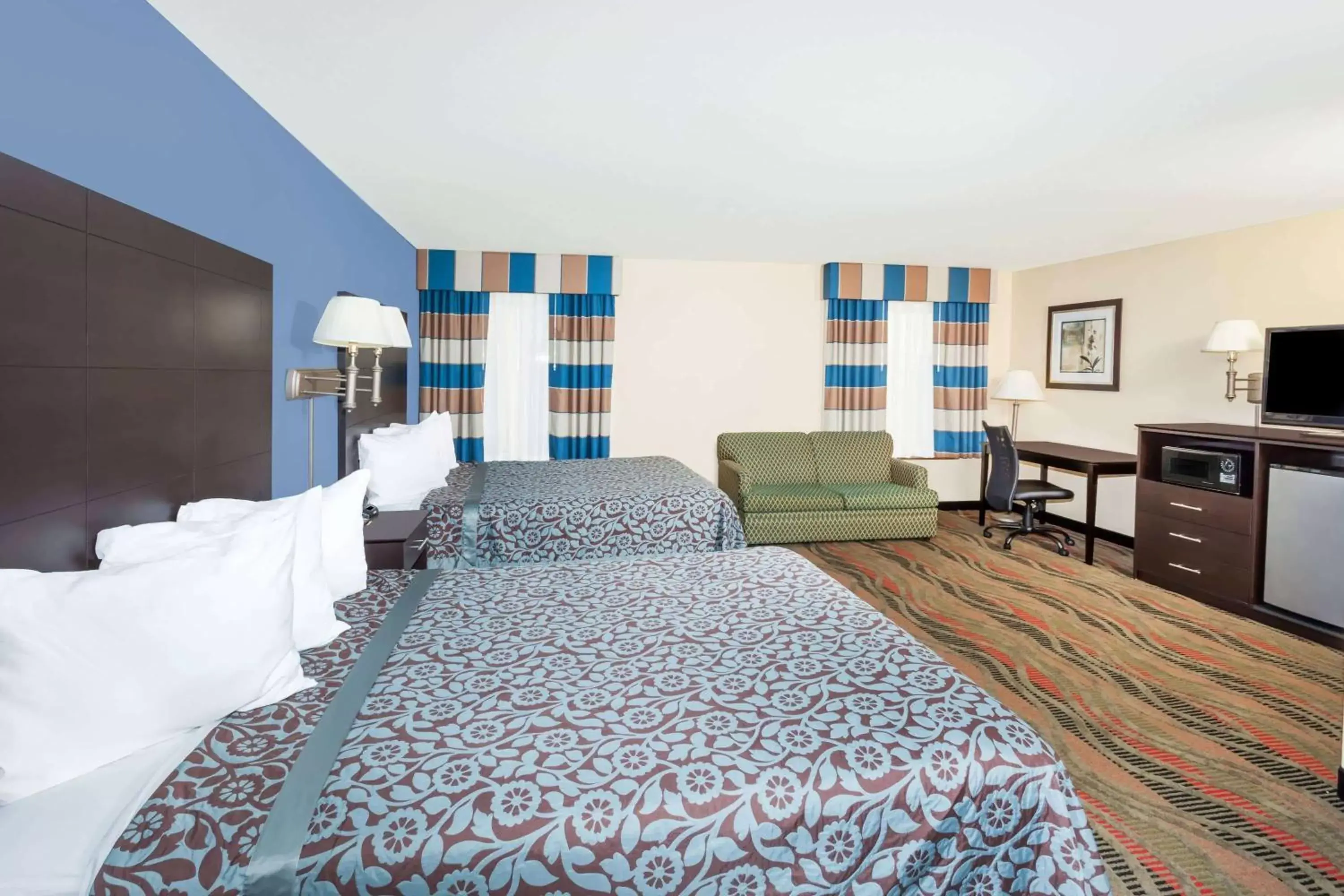 Photo of the whole room, Bed in Days Inn by Wyndham Springfield