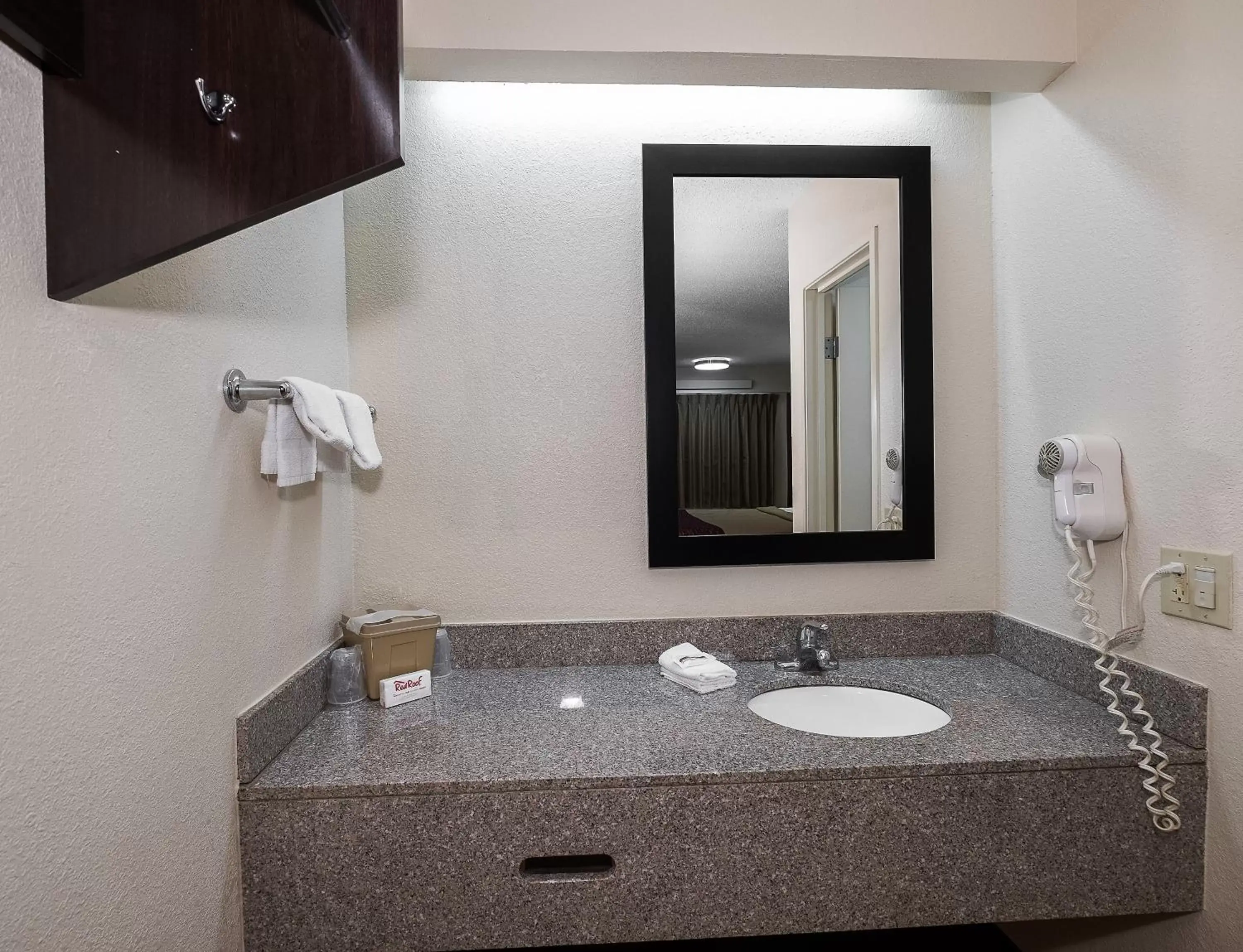 Bathroom in Red Roof Inn Cincinnati East - Beechmont