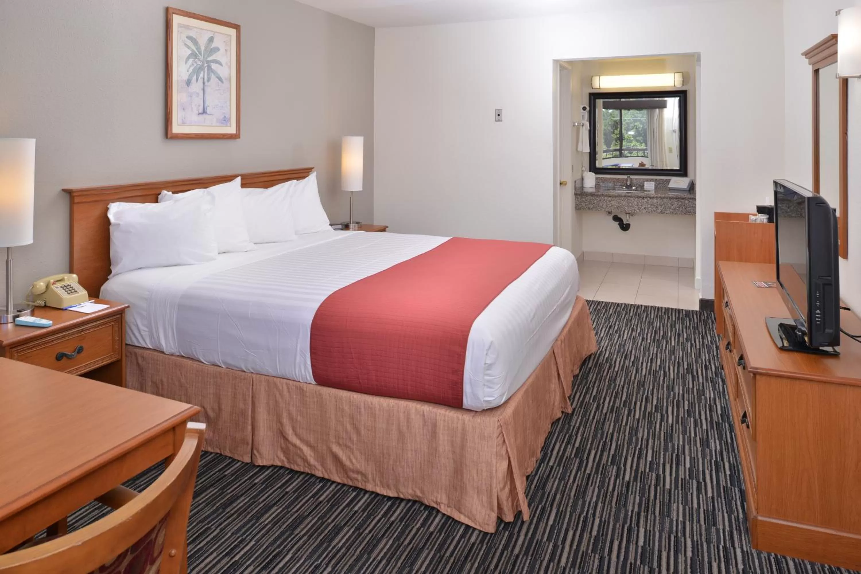 Photo of the whole room, Bed in Pleasant Inn