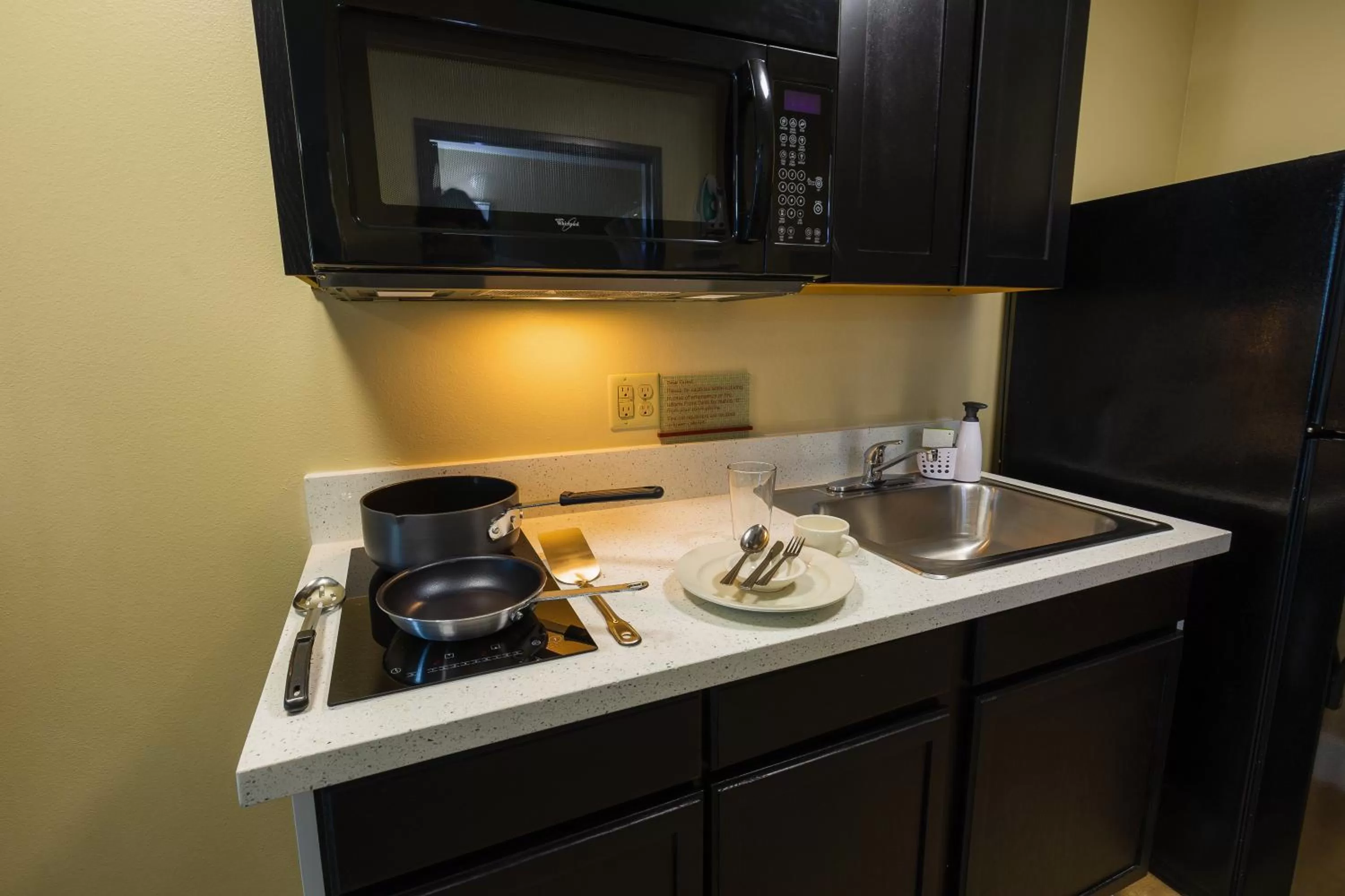 Kitchen or kitchenette in Hawthorn Extended Stay by Wyndham Saint Robert